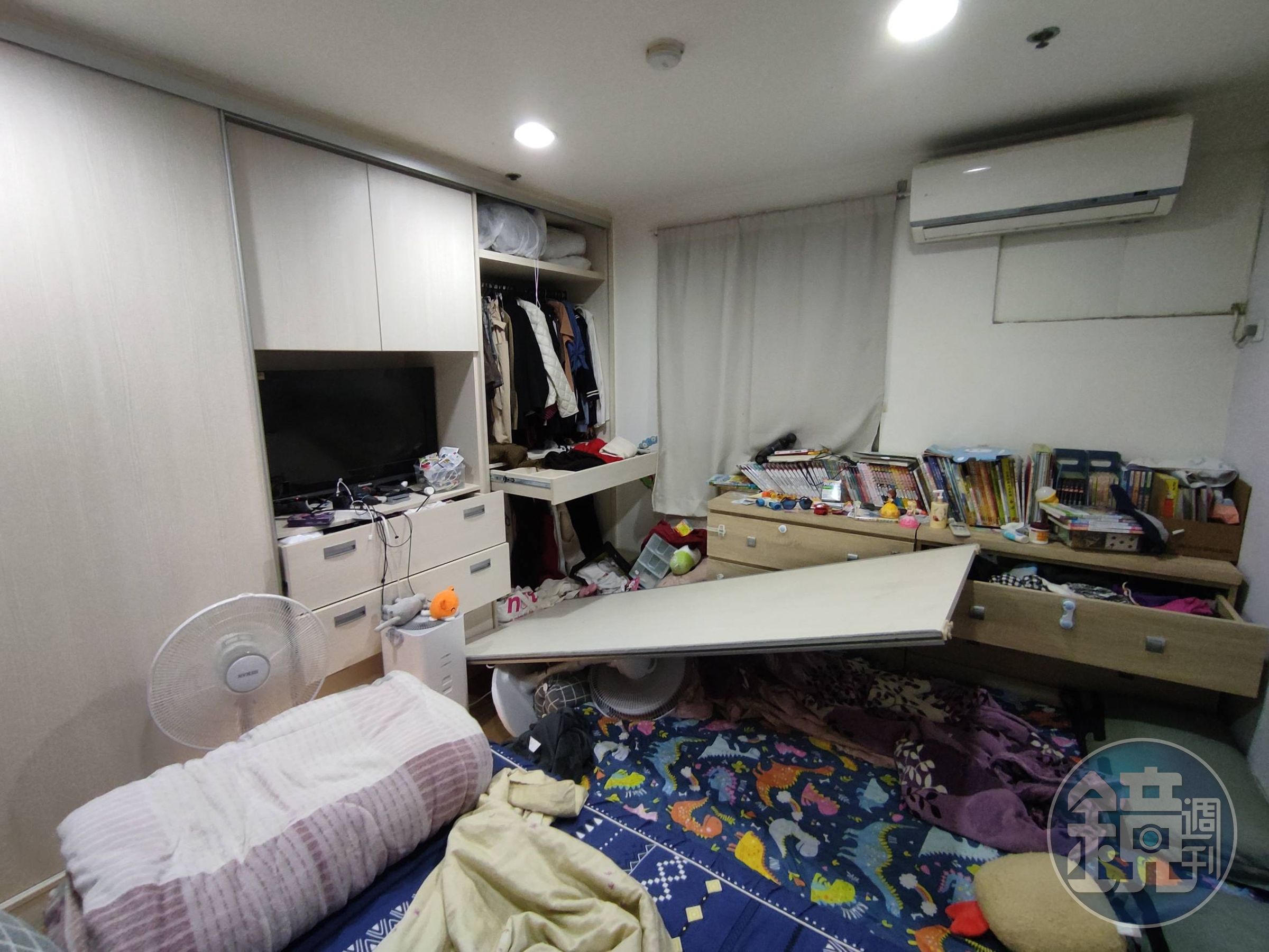 今晨強震不斷,民眾家中物品都傾倒。