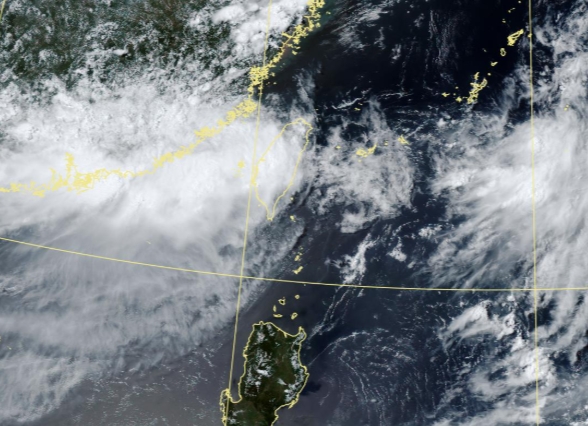 中央氣象署稍早對嘉義縣、台南市發布國家級警報，也對對「嘉義縣、台南市、高雄市」發布大雷雨即時訊息。（翻攝自中央氣象署官網）