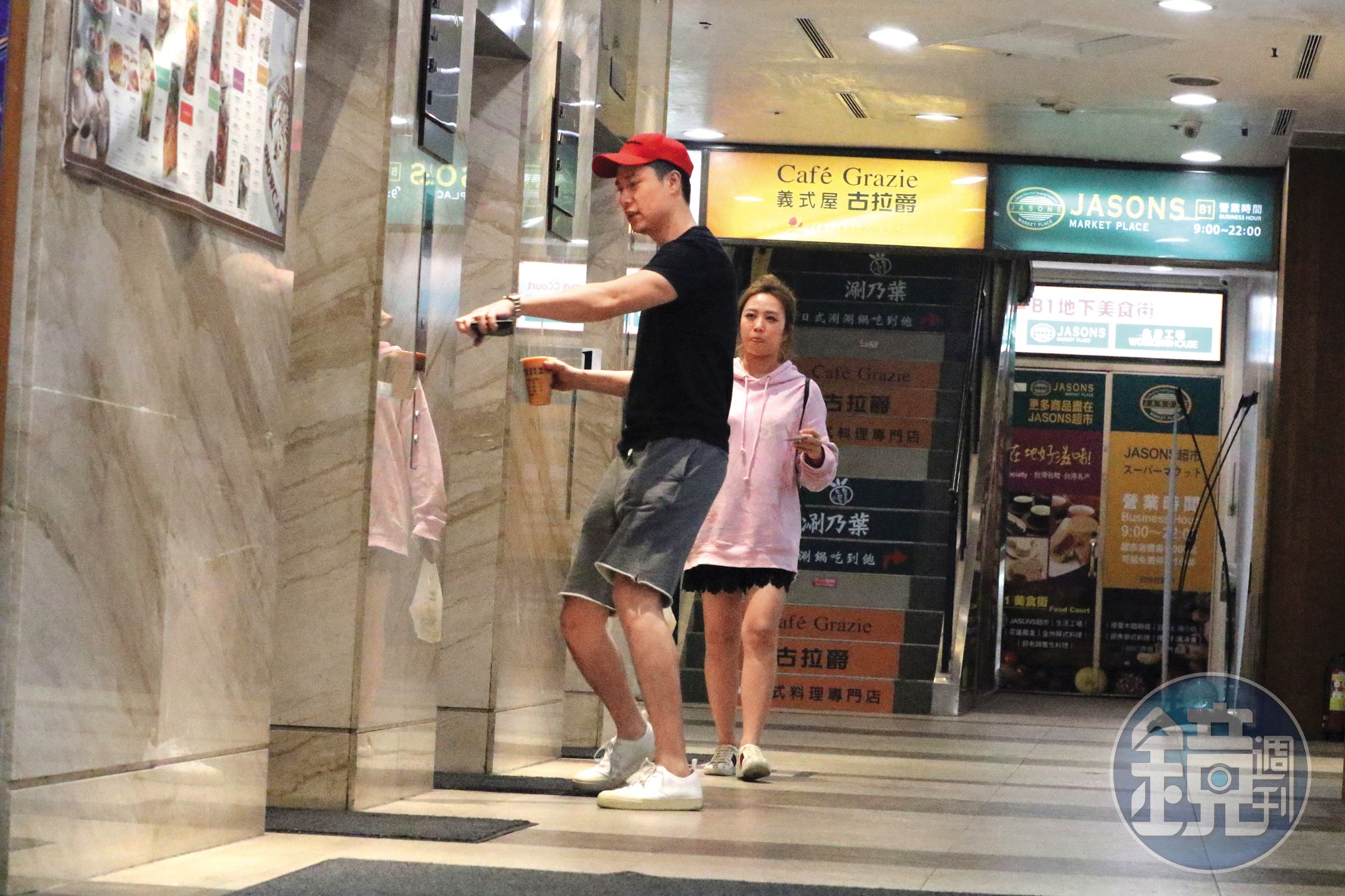 劉書宏（左）曾與網紅團體「這群人」成員茵聲（右）交往3年多，然後3年前分手。