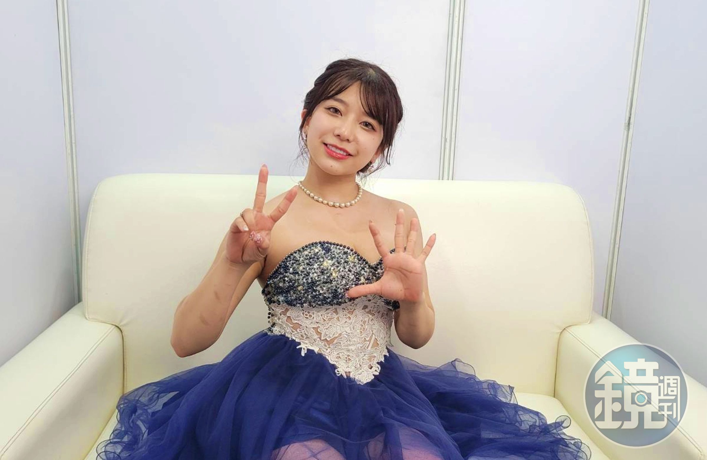 日本AV女優川越仁子的名字「にこ」與日文數字「二五」同音,這樣大家就很容易記住她囉。
