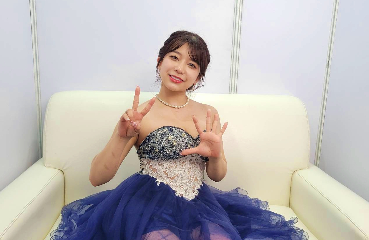 日本AV女優川越仁子的名字「にこ」與日文數字「二五」同音，這樣大家就很容易記住她囉。
