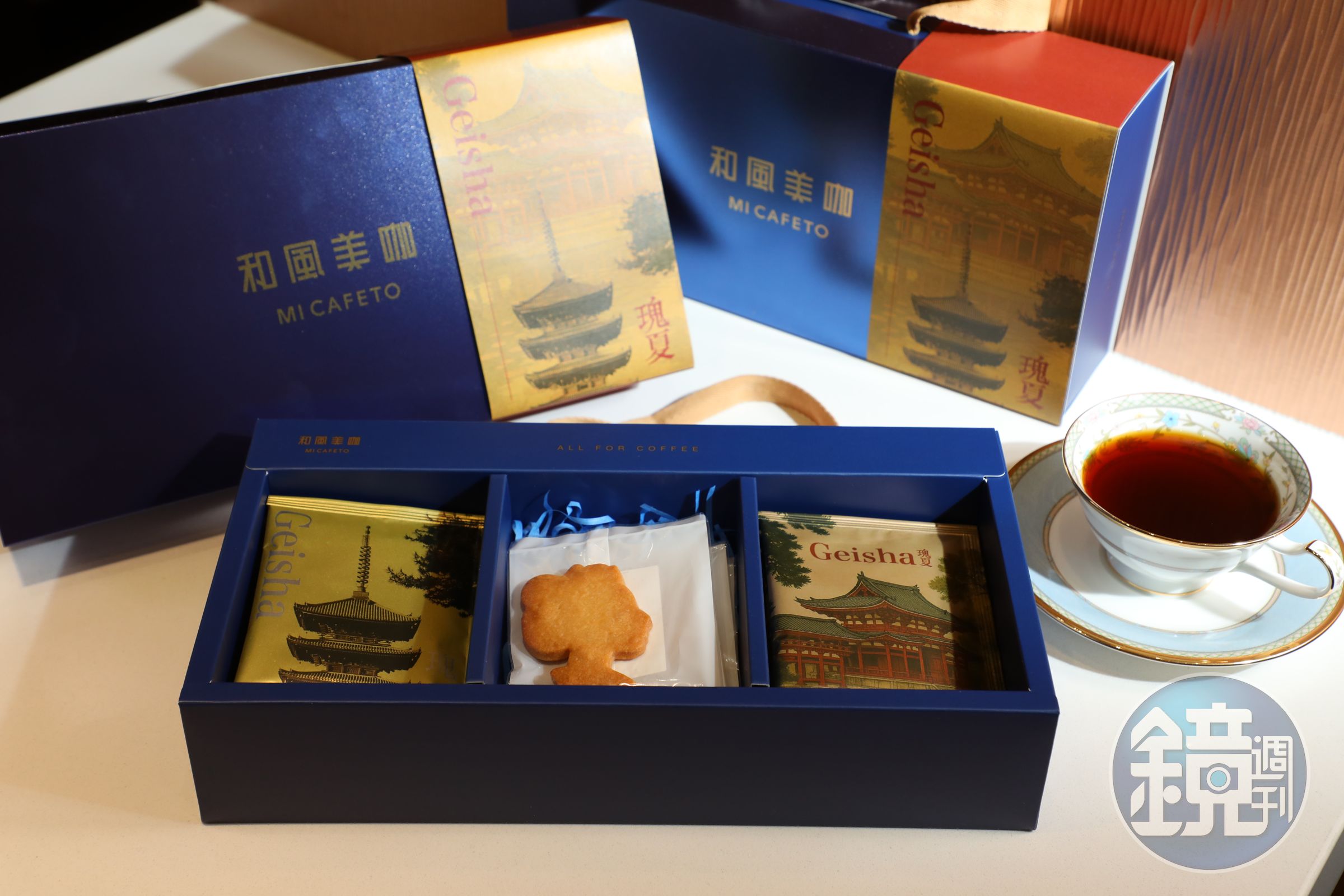 以濾掛包為主的「藝伎瑰夏珍藏禮盒」，包裝充滿京都風情。（2,380元／盒）