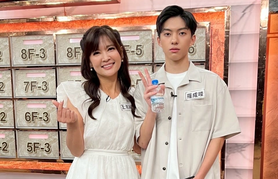 王淑麗近日帶兒子一起上節目錄影。（東森提供）