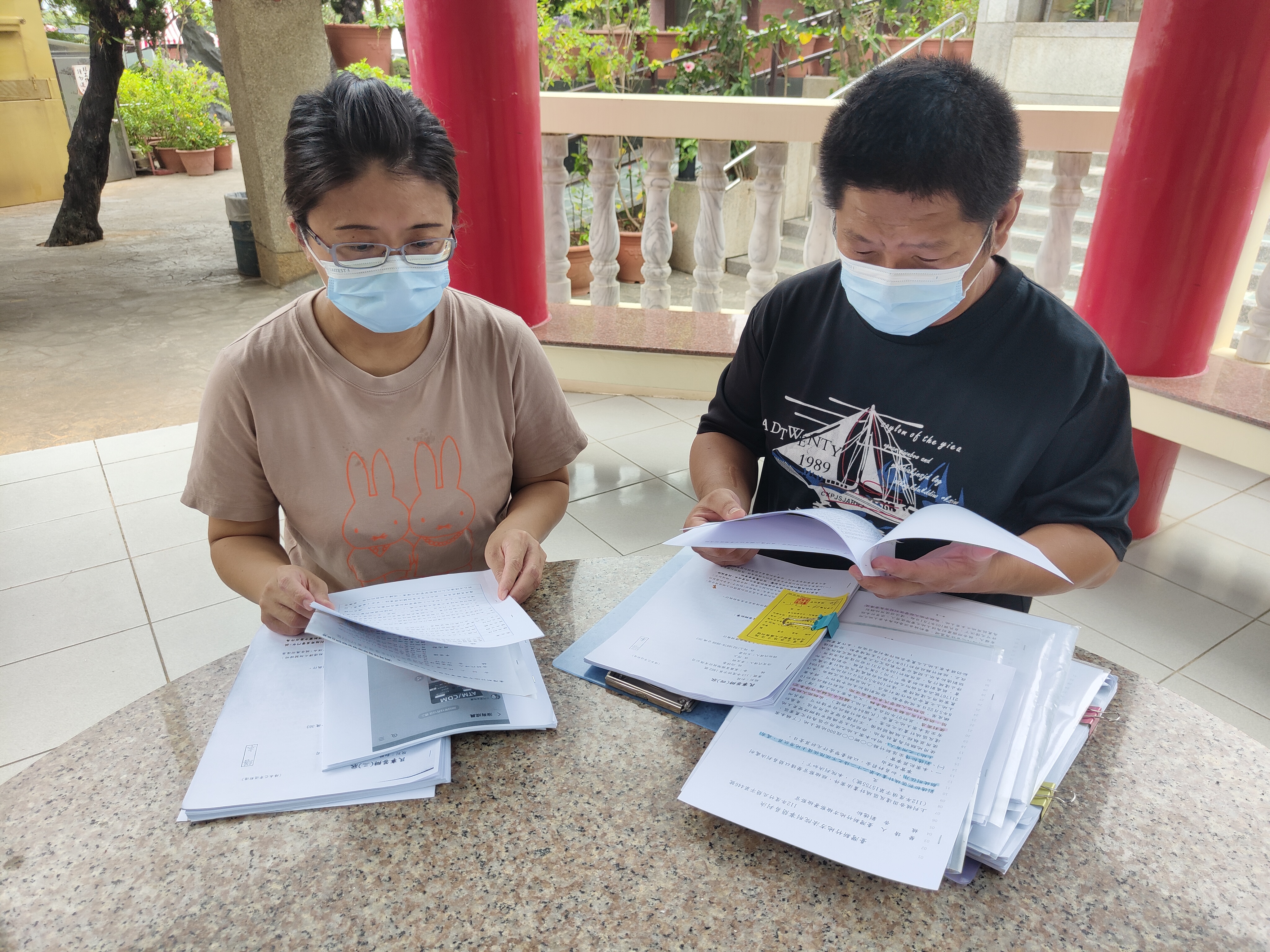 A先生投訴加盟超商明知地目違法卻隱瞞，還不返還保證金。