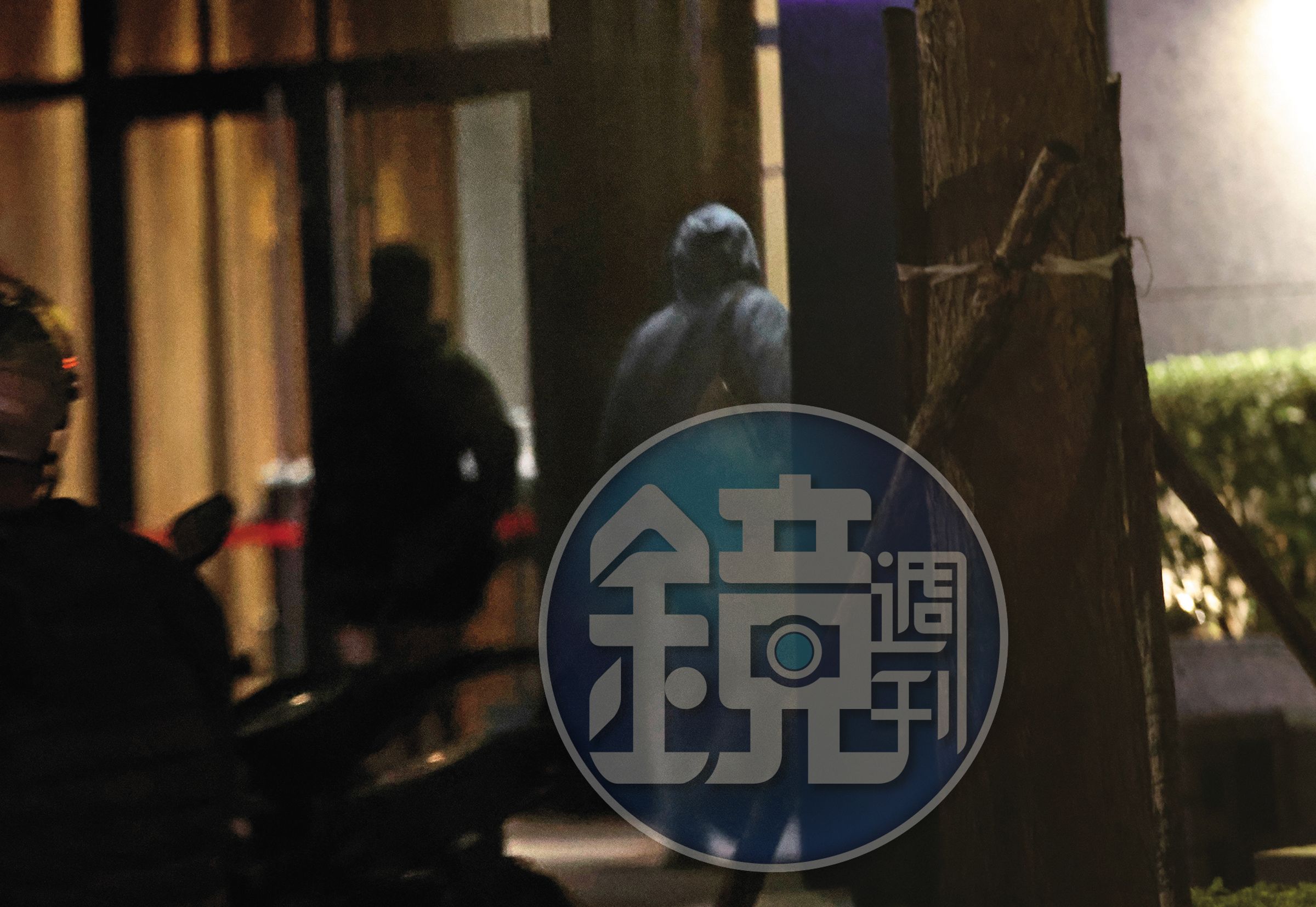 21:08,袁澧林熟門熟路進了王可元位於新北永和的家,可見來往已有一段時間。