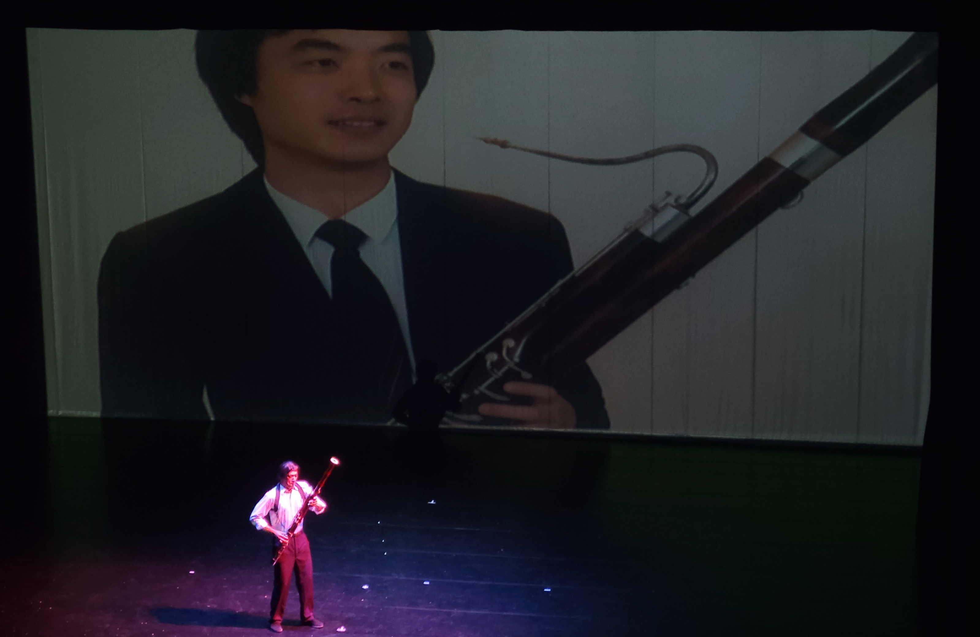 〈在地故事—馬祖的故事〉特別介紹知名的低音管演奏家張龍雲的一生。（紙風車劇團提供）