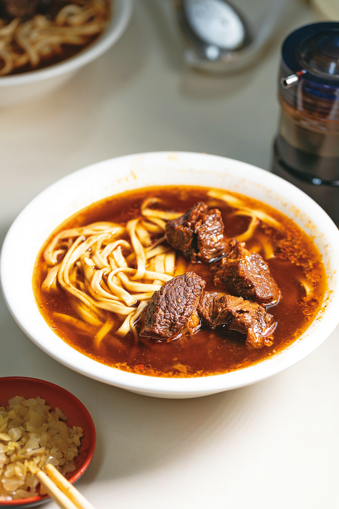 陳其邁版的「牛肉麵」,差別在於多了花椒提味。(110元/小碗)
