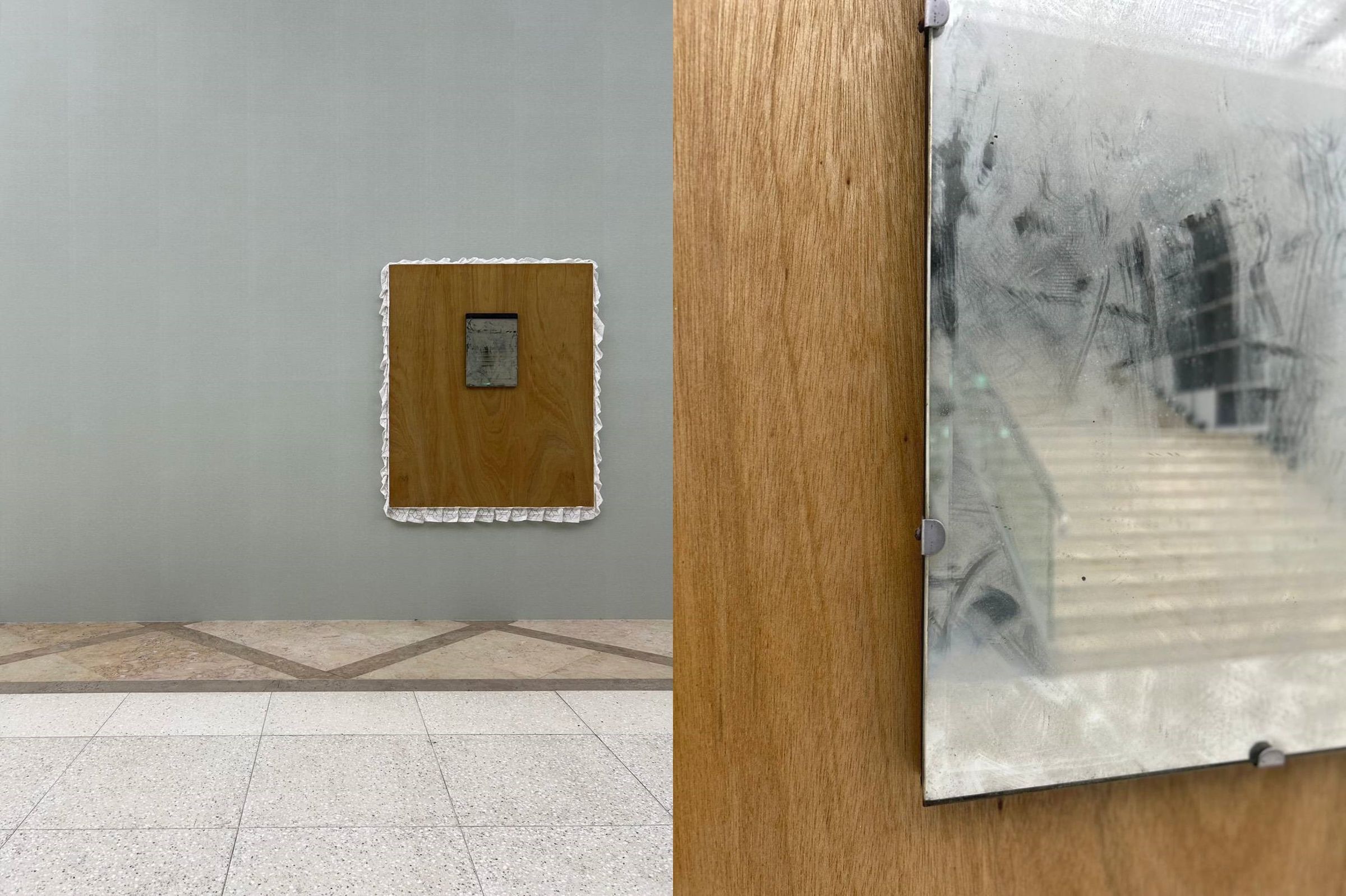 志工誤將藝術家展覽作品誤以為有髒汙，拿衛生紙擦拭（右圖）。（翻攝自基隆市文化觀光局 臉書）