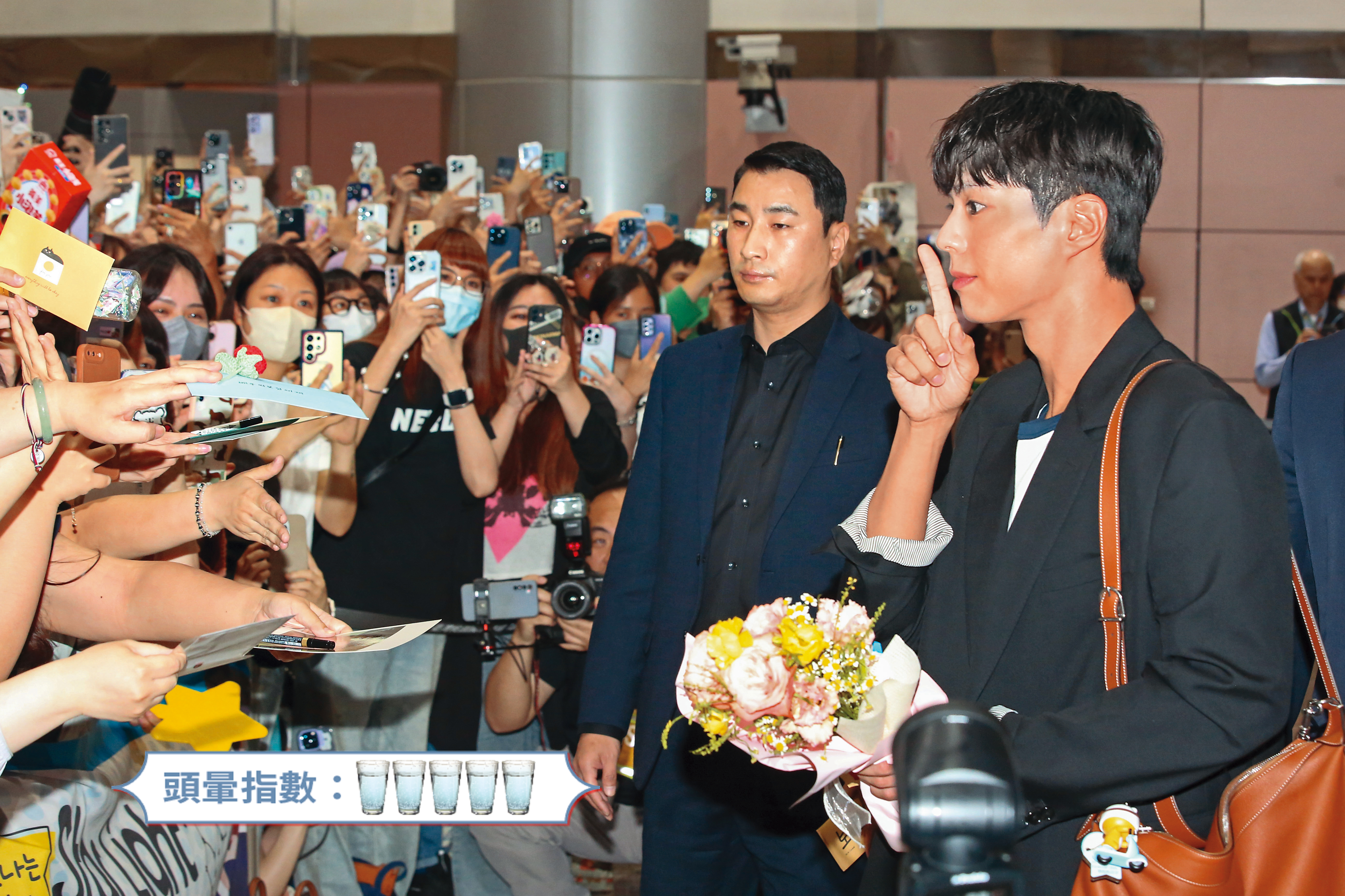 朴寶劍的金手指威力十足，白天可以叫粉絲安靜，晚上可以讓小編…（羞）（←變態走開）