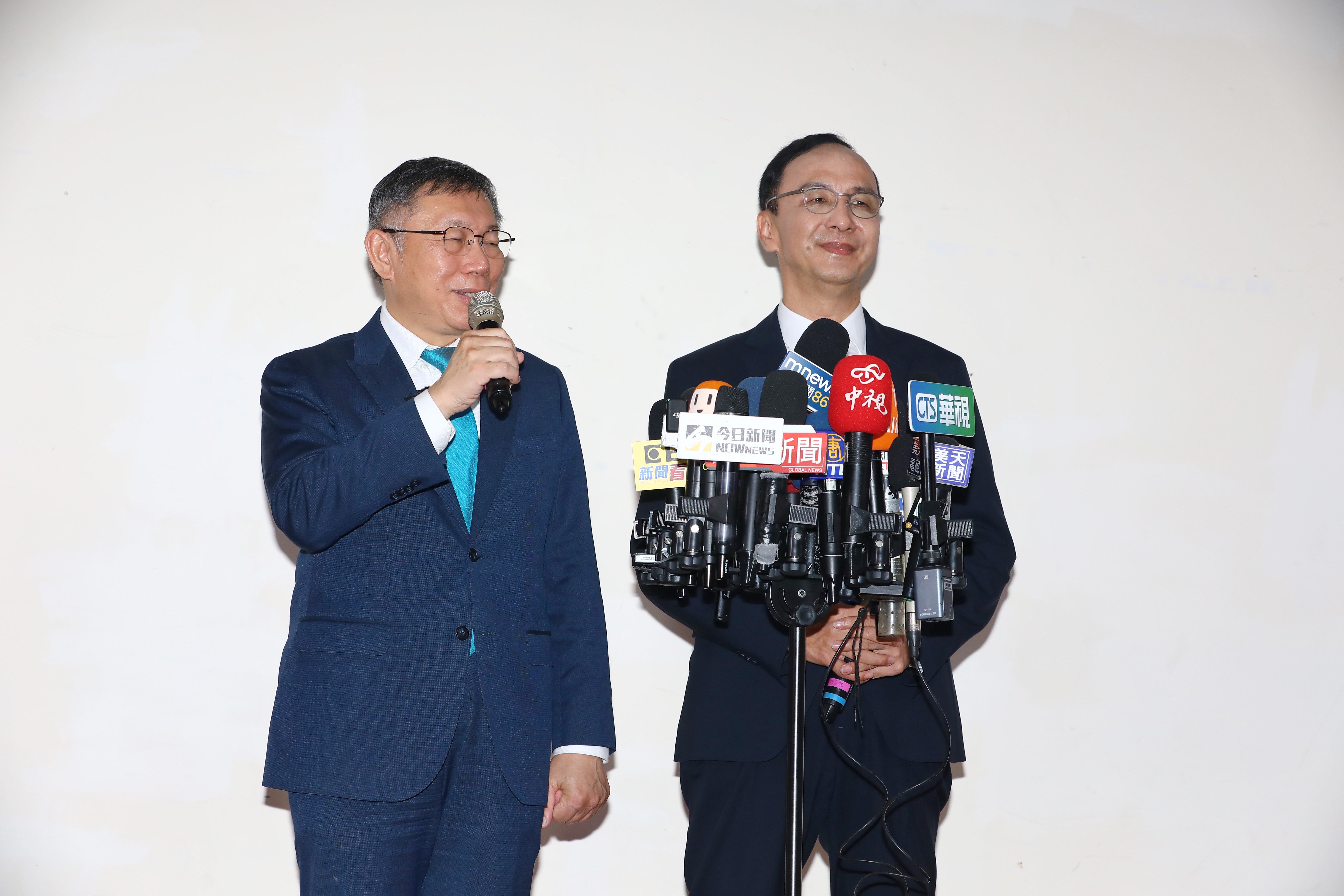 藍白2黨主席今終於見面談協商合作，會後發表4點聲明，表示會在立委席次上互相支援、讓席次最大化。