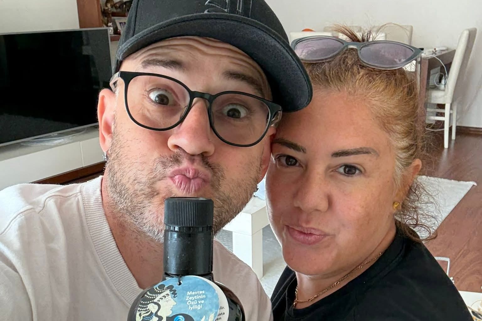 吳鳳遠端詢問了住在土耳其的妹妹。（翻攝自吳鳳臉書）