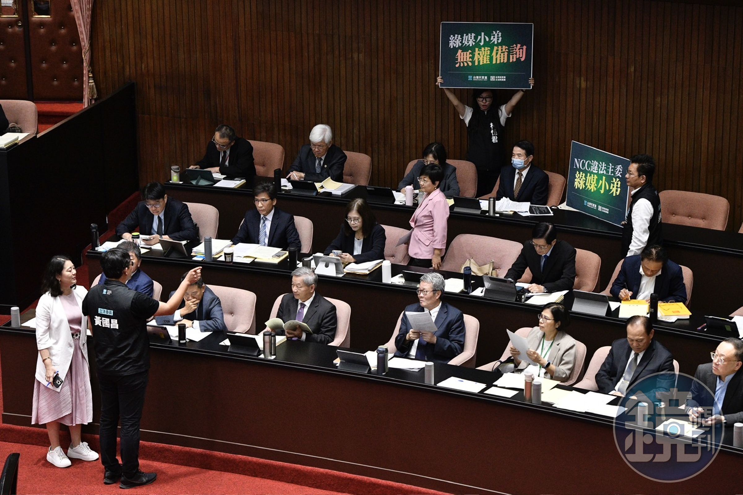 立法院開議,藍白聯手退回中央政府總預算案,引發綠營不滿。
