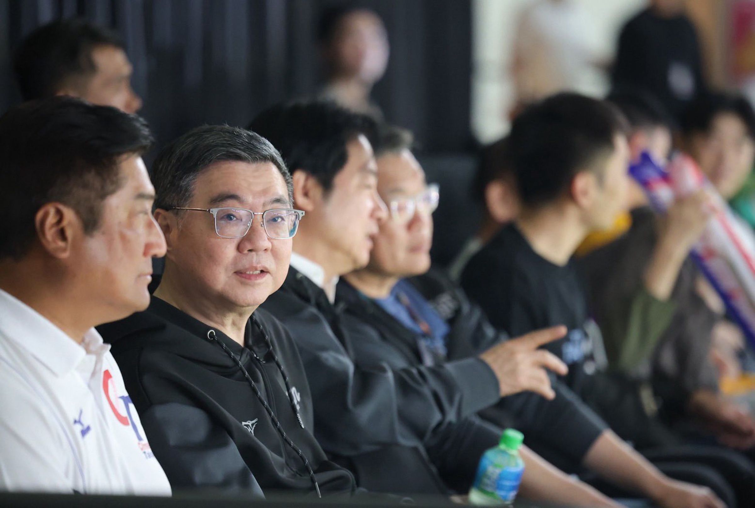 國民黨陣營連日狂追卓榮泰赴日看球一事，時代力量批把監督力量放在錯誤的命題。（圖為卓榮泰在台北大巨蛋觀賞台日交流賽，翻攝自卓榮泰臉書）