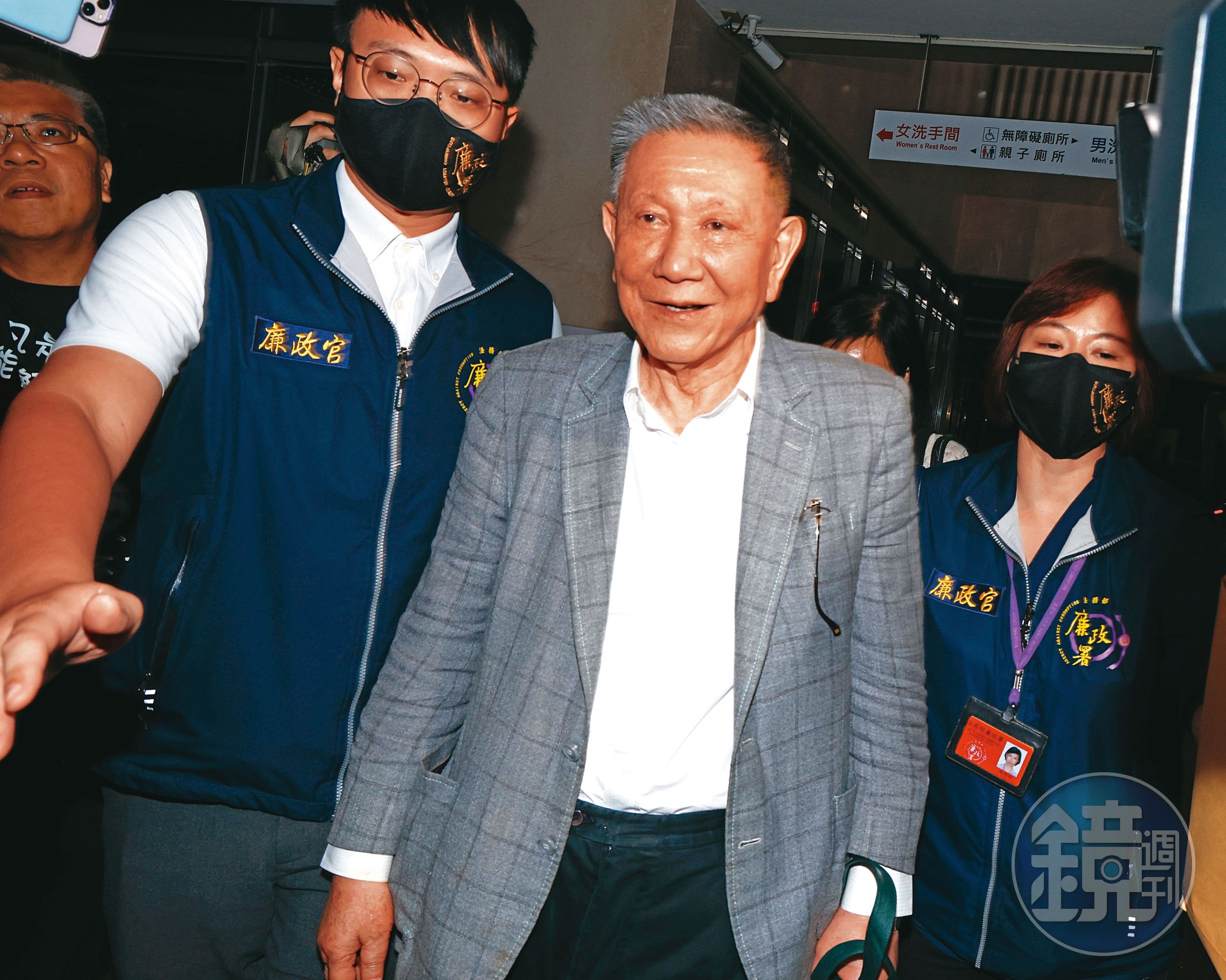 沈慶京以1億元交保,為防止潛逃,院方要求進行電子監控。