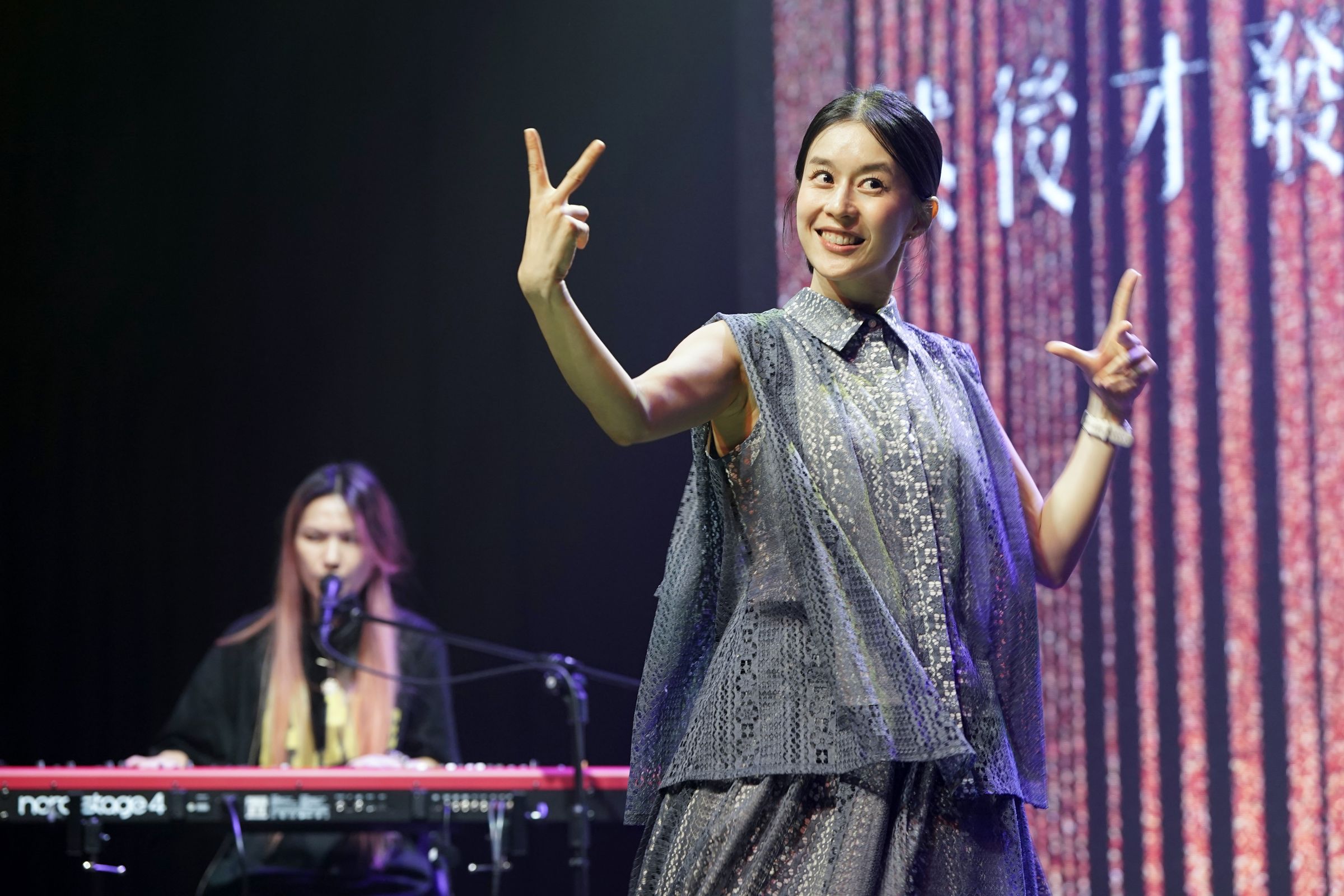 Tizzy Bac連續第二年參與「聲音藏在聾聽共融公益演唱會」,與廖曉彤合作歌曲《矛盾仔的春天》。(聲音藏在提供)