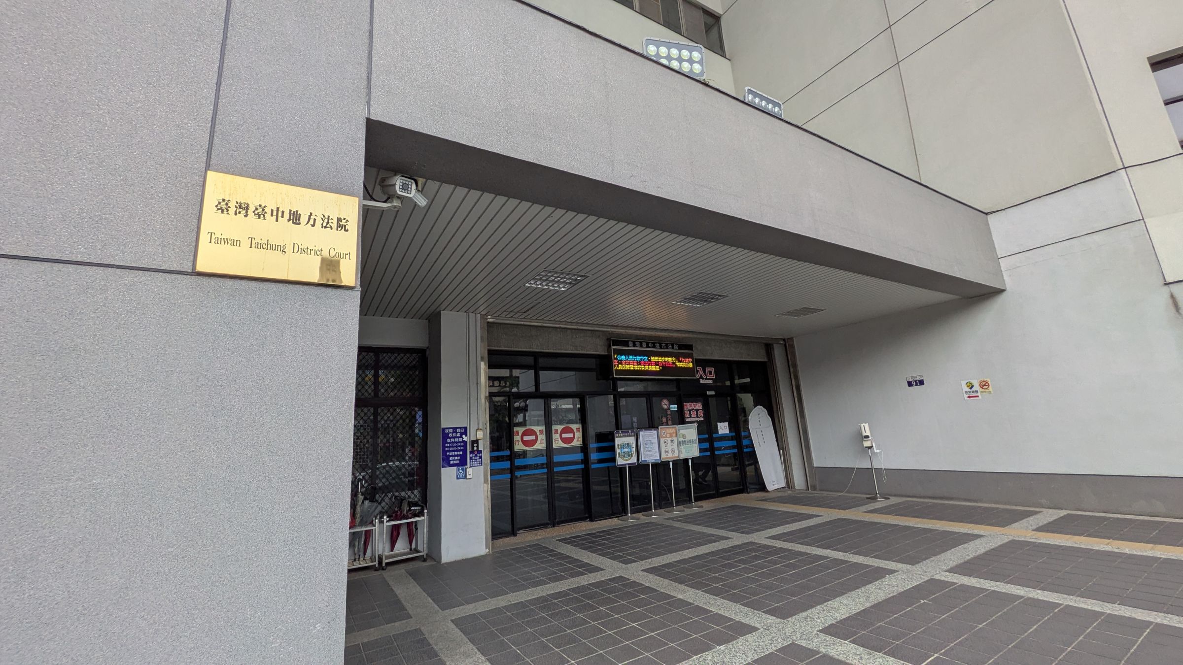 台中地檢署偵辦中榮醫師涉違法讓廠商操刀一案。