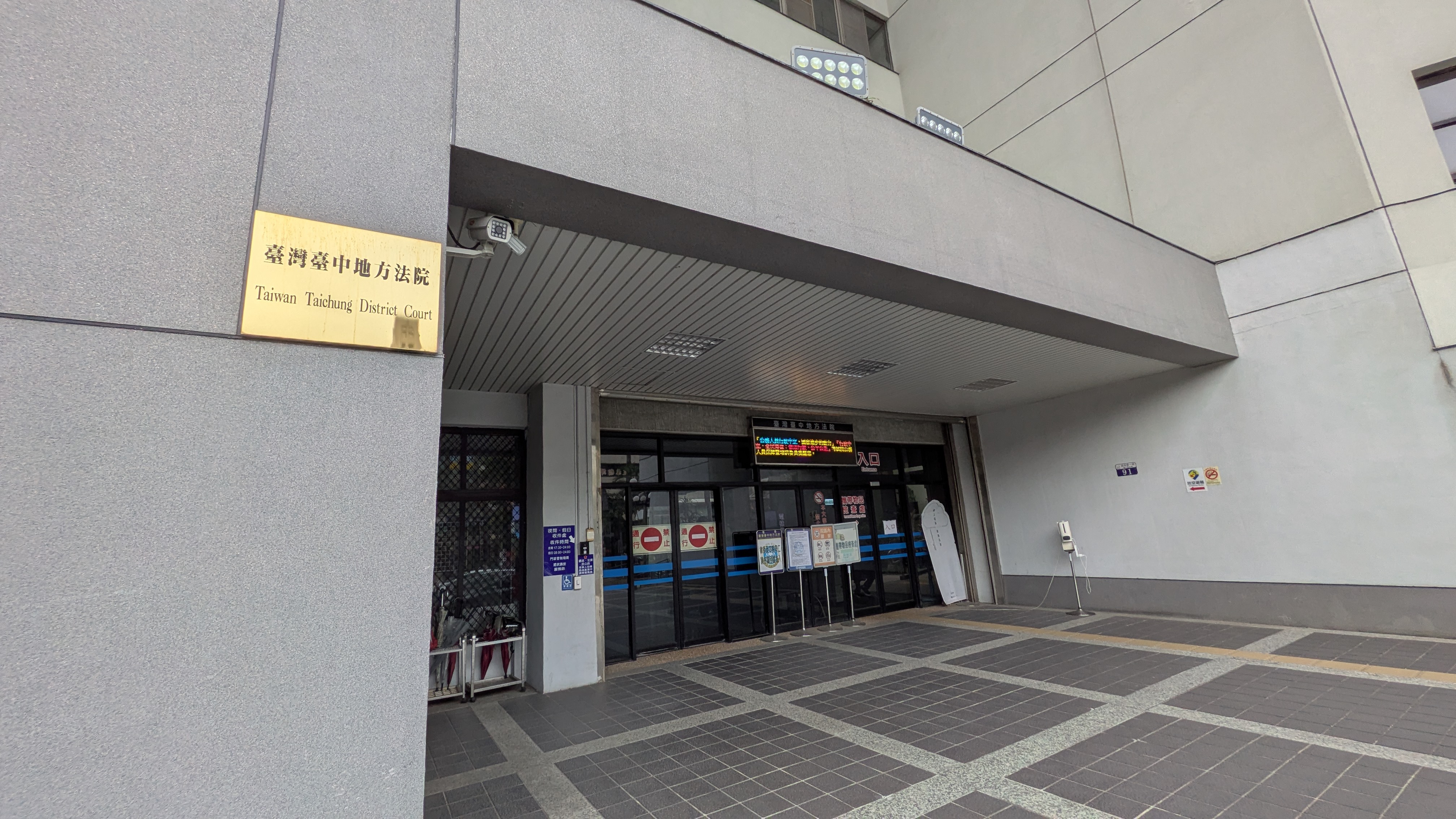 台中地檢署偵辦中榮醫師涉違法讓廠商操刀一案。