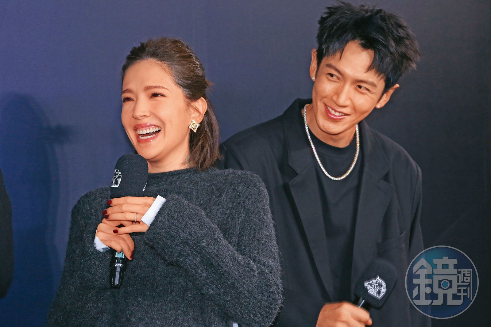 去年許瑋甯（左）和柯震東（右）因迷你劇集《不夠善良的我們》，雙雙獲得金鐘獎肯定。（圖／鏡週刊）