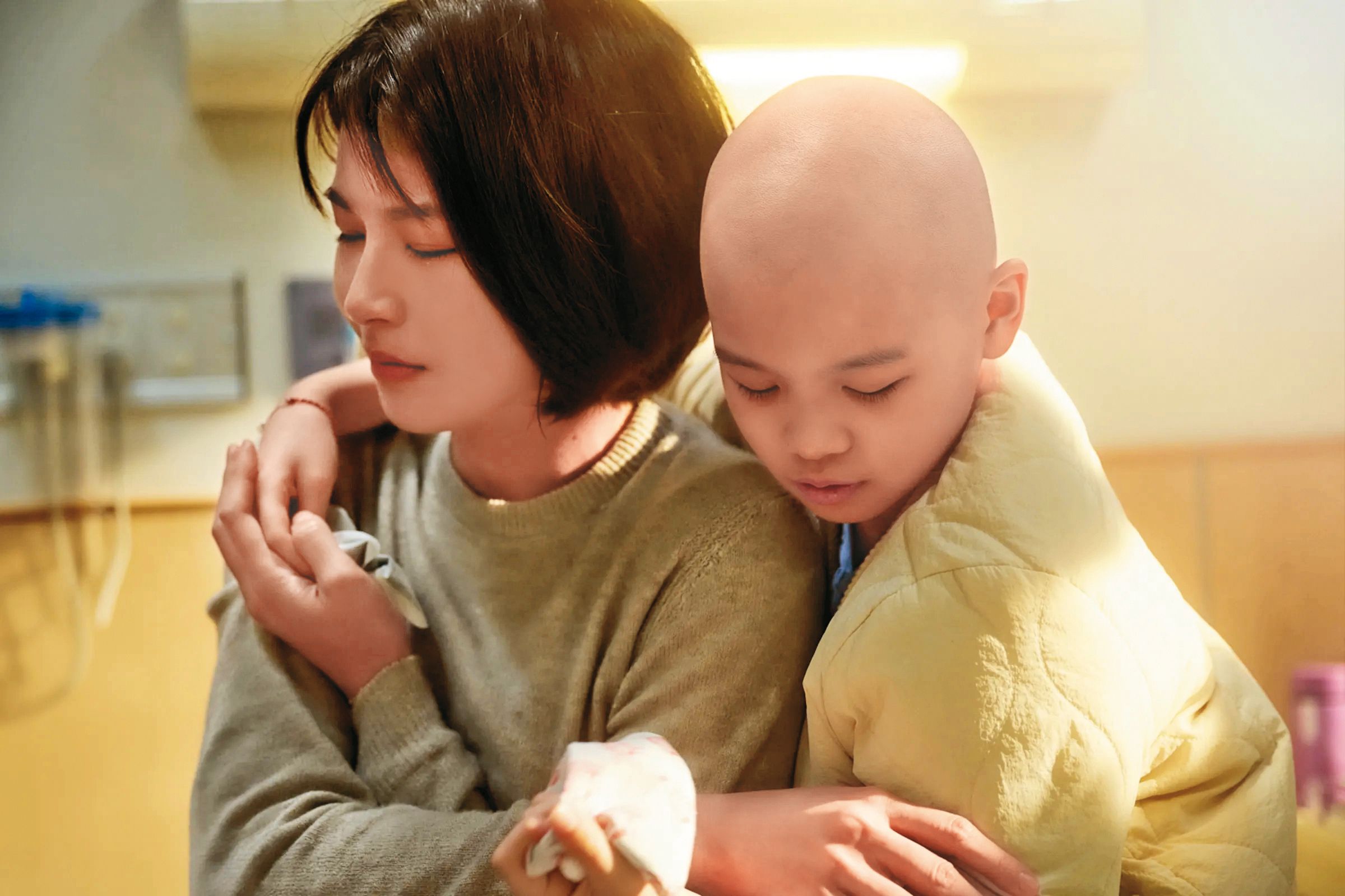 曾沛慈（左）在2024年以《BIG》入圍第61屆金馬獎最佳女配角，與鄭又菲（右）有精采的母女戲。（米倉影業提供）