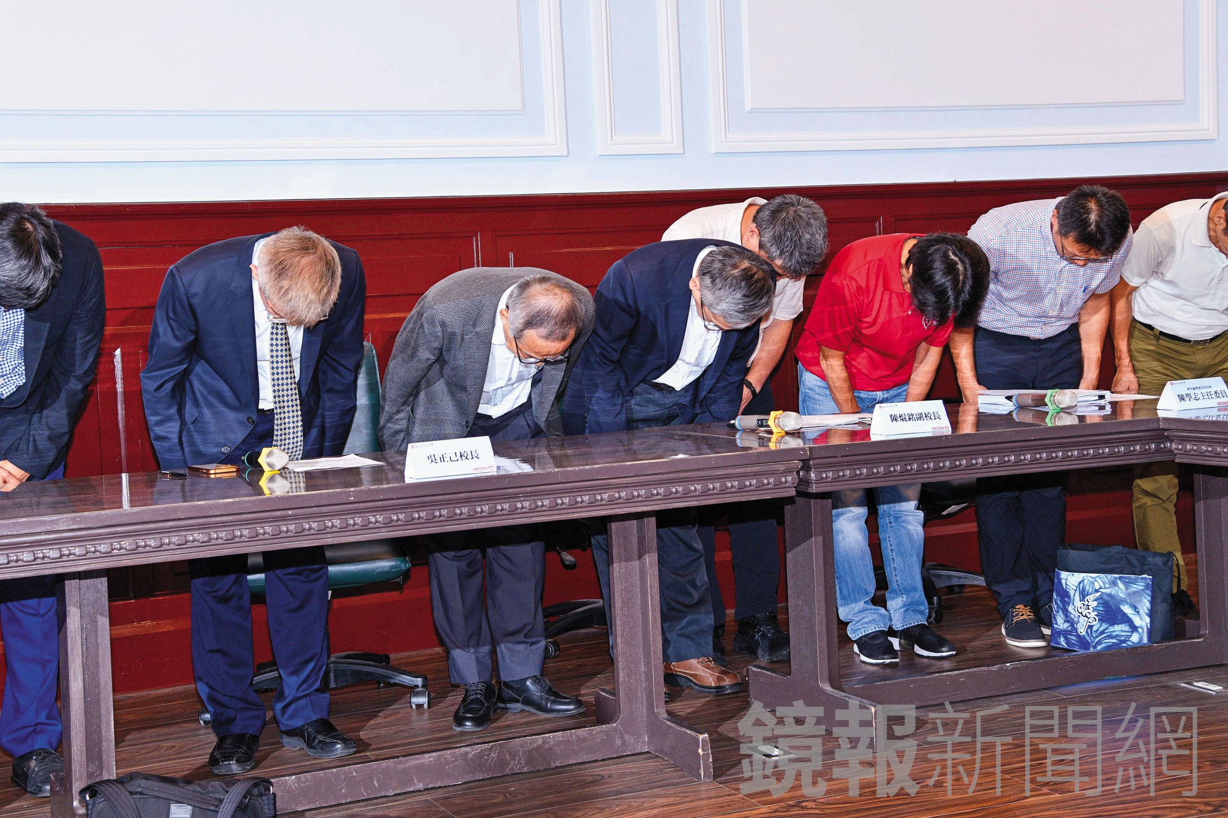 抽血案爆發近8個月，台師大校長吳正己才召開記者會道歉。（鏡報李智為）