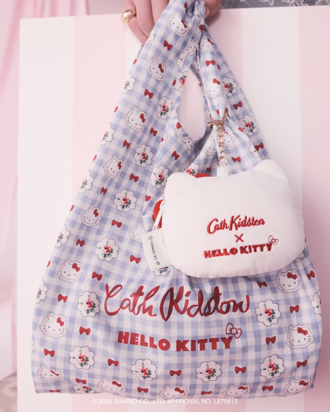Cath Kidston × Hello Kitty環保購物袋附吊飾 (Hello Kitty Gingham Provence)。NT$2,980       