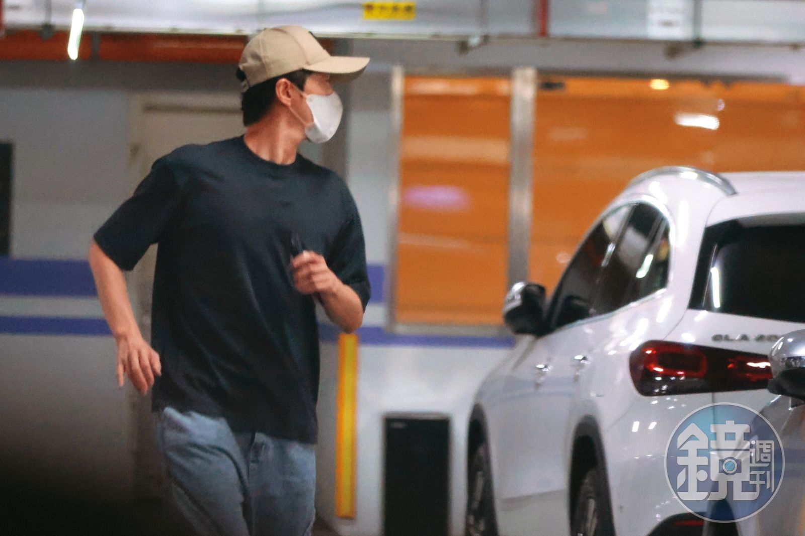 9/19 18：34陳漢典突然跑去停車場找車子，原來是為了幫Lulu拿外套