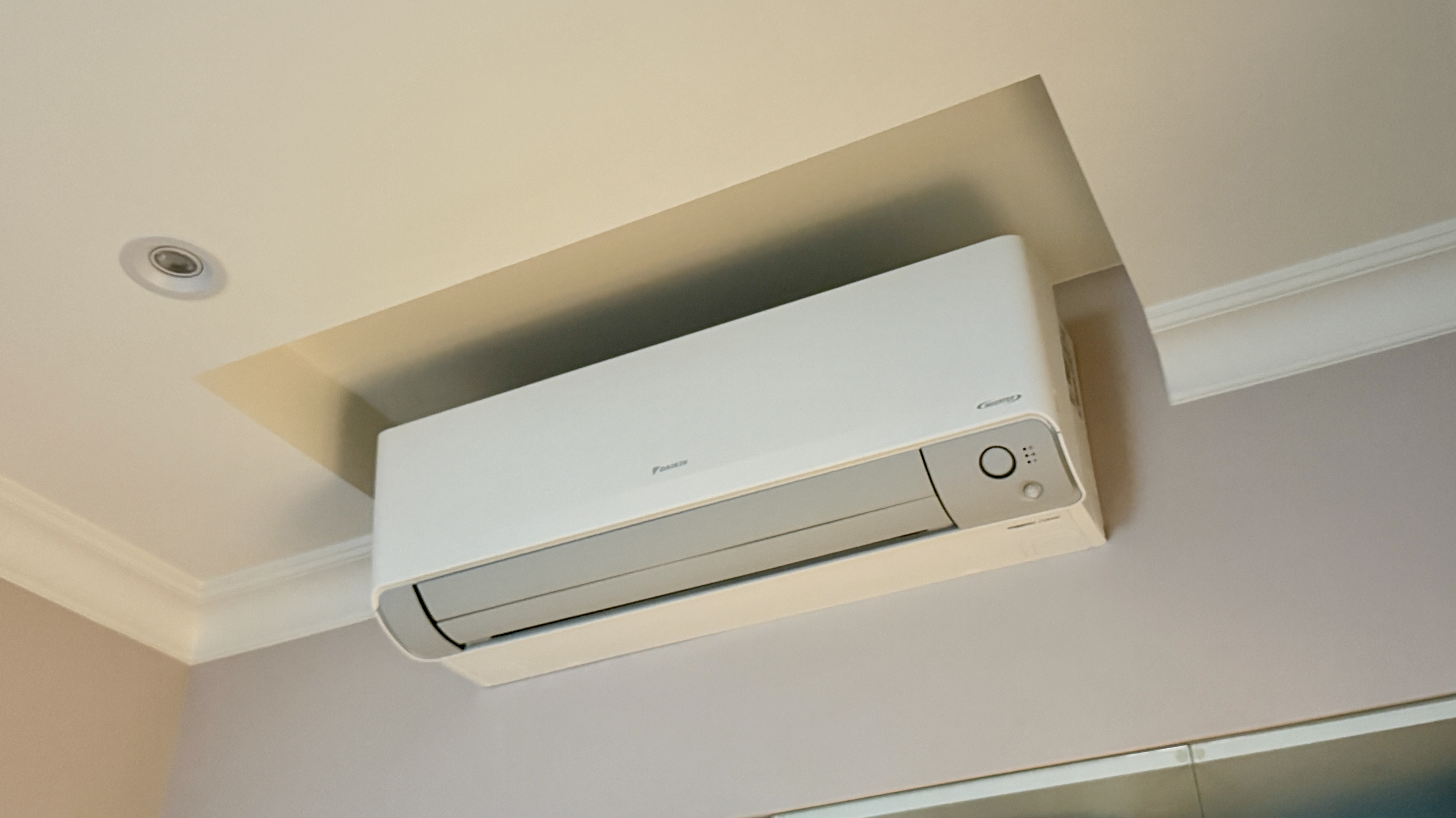 安裝冷氣需有足夠回風空間,才不會變成吃電怪獸。(本刊資料照)