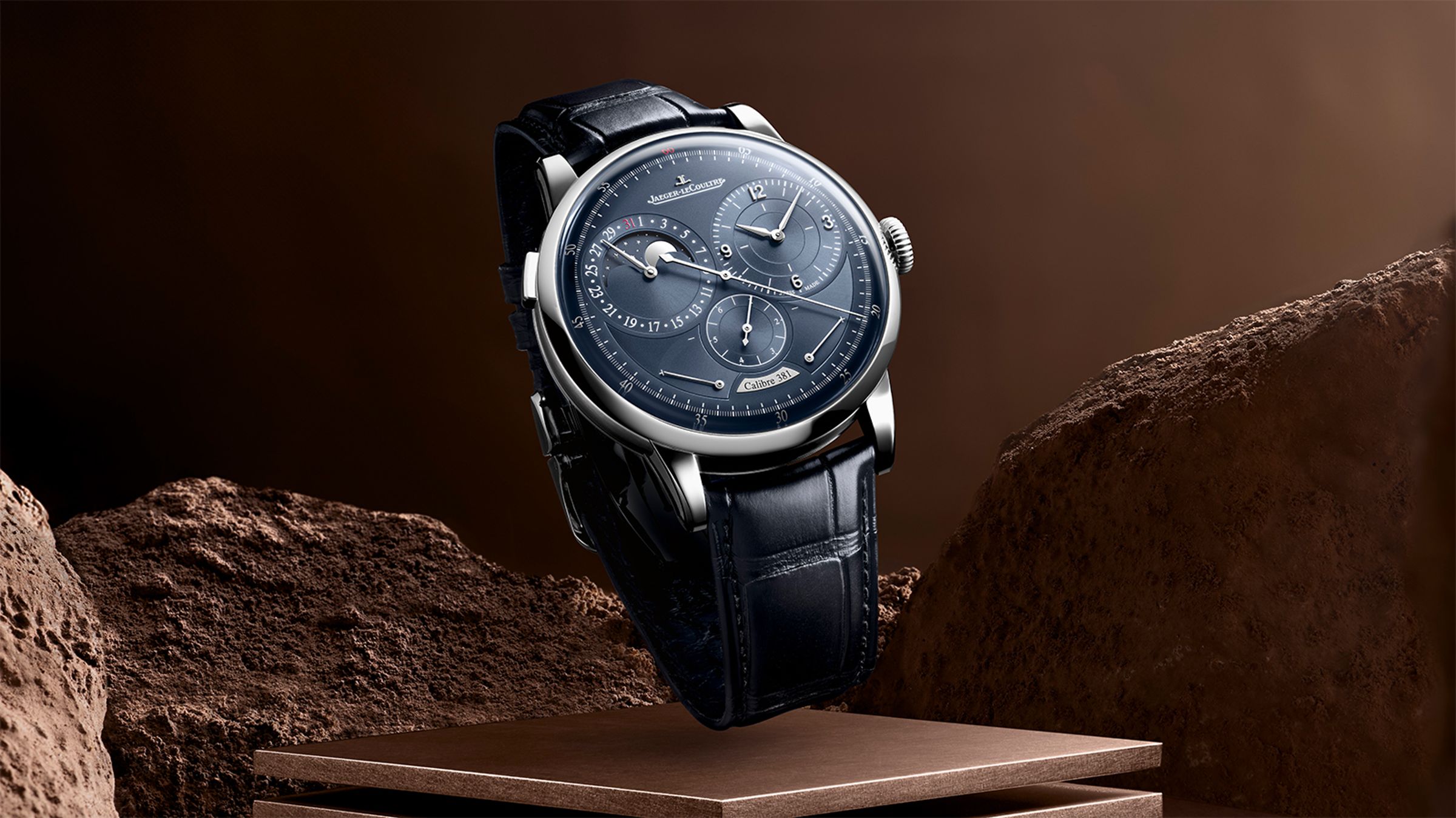 Duometre Quantieme Lunaire｜錶徑42.5mm／不鏽鋼錶殼／時、分、秒、1/6秒指示；日期及月相功能；雙動力儲存指示／381型手上鍊機芯／防水5大氣壓／定價NT$ 1,420,000（專賣店限定款）