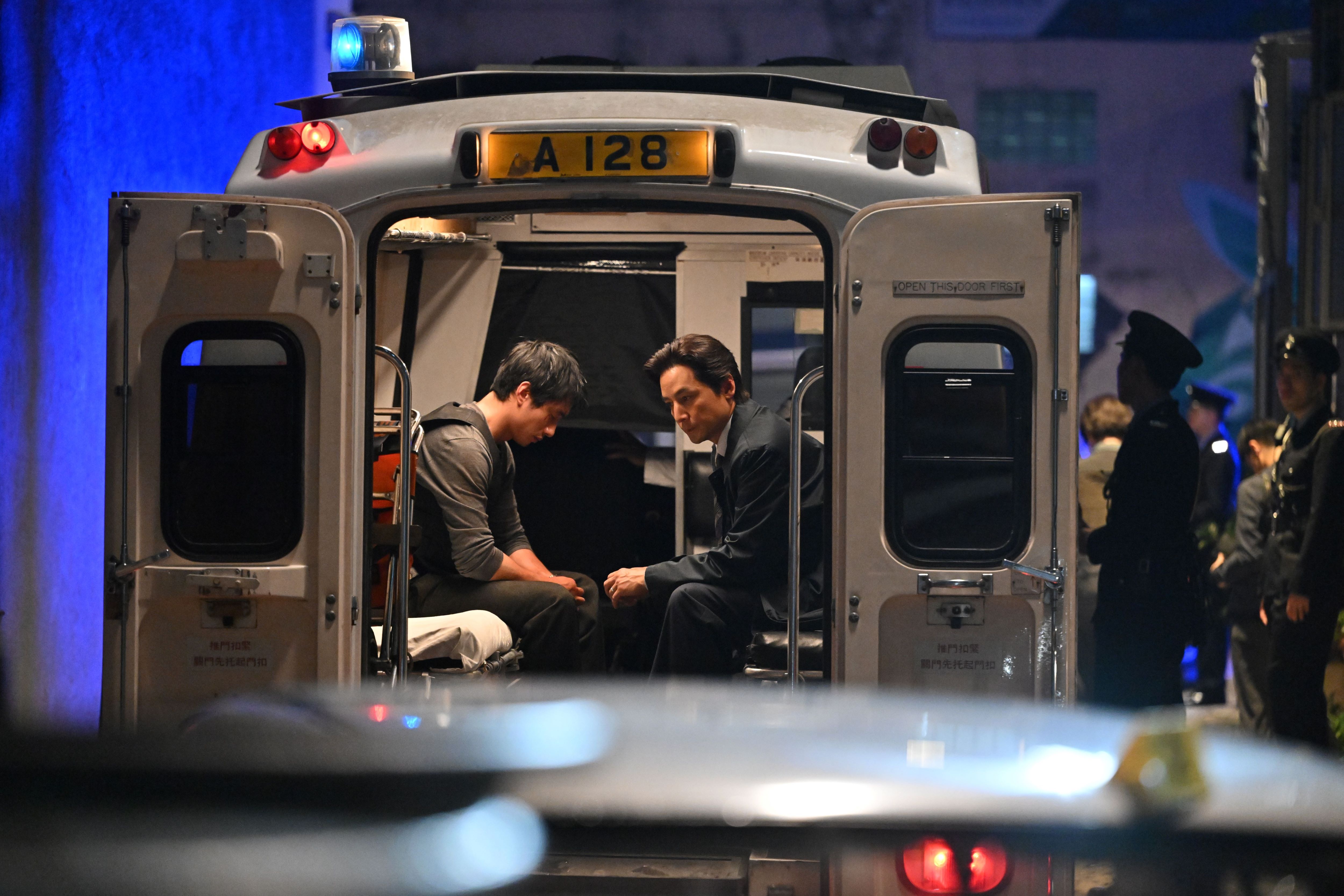 劉俊謙（左）與吳彥祖（右）在《寒戰1994》有不少對手戲。（華映提供）