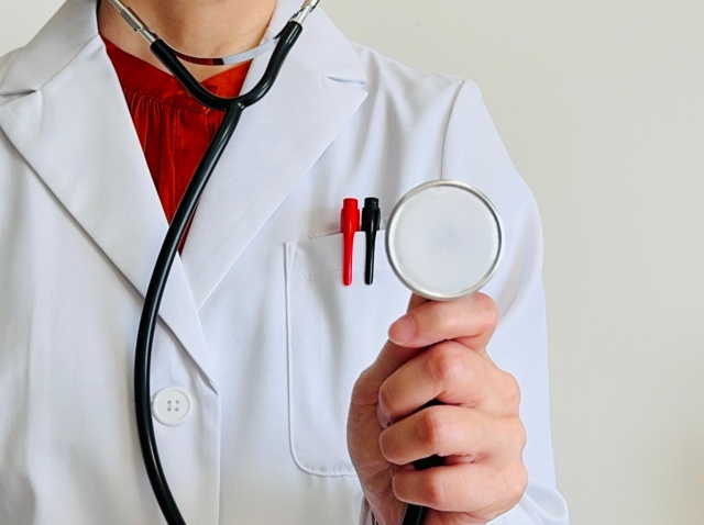 一名學霸高中生學測考出74級分,獲得5所醫學系學校正取、備取資格,不過因在學習歷程自稱曾獲「最佳辯士」榮譽,遭網友揭發造假,引發爭議。示意圖。(翻攝自photoAC)