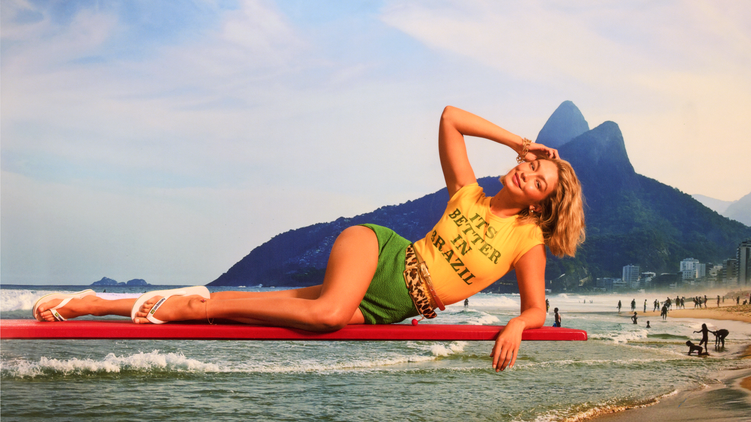Gigi Hadid擔任Havaianas全球代言人,拍攝健康陽光的形象廣告。(Havaianas提供)