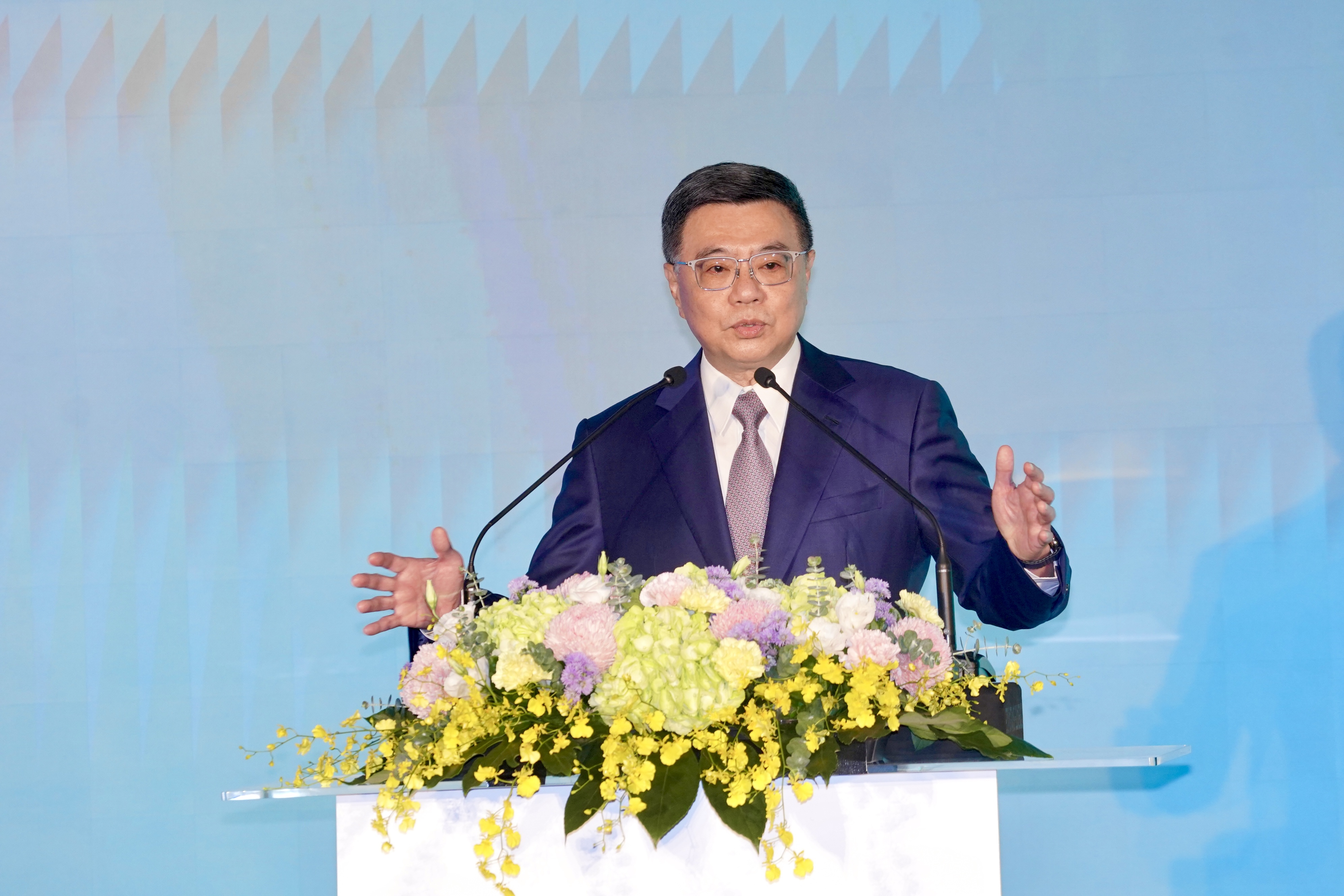 行政院長卓榮泰表示，近期退役少將臧幼俠在香港參加促進統一的活動時起立聆聽中國國歌，讓他深感痛心並且不能認同，已要求國防部盡速查明並處置。（本刊資料照）