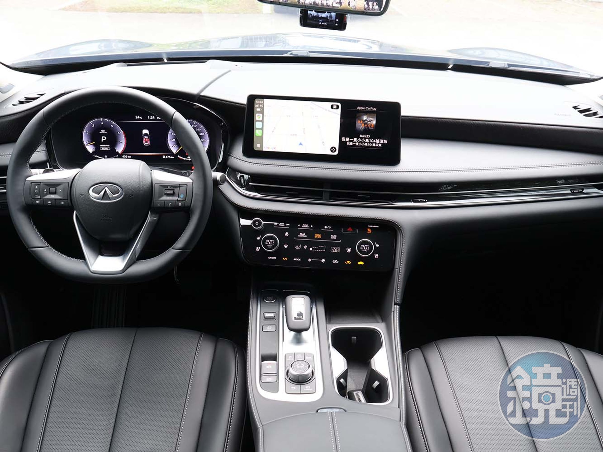 車內採用雙12.3吋的螢幕鋪陳，整體設計風格偏日式簡潔。