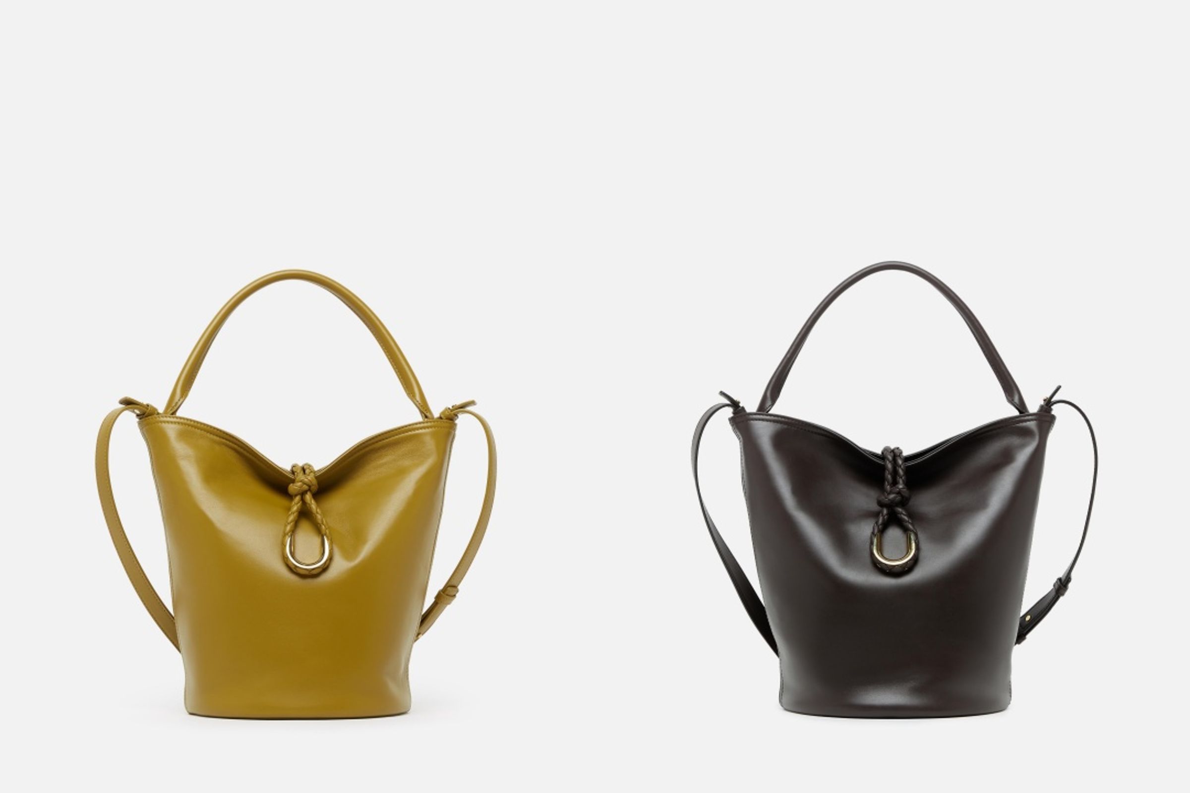 Liberta絲滑皮革水桶包。各NT$126,000(BOTTEGA VENETA提供)