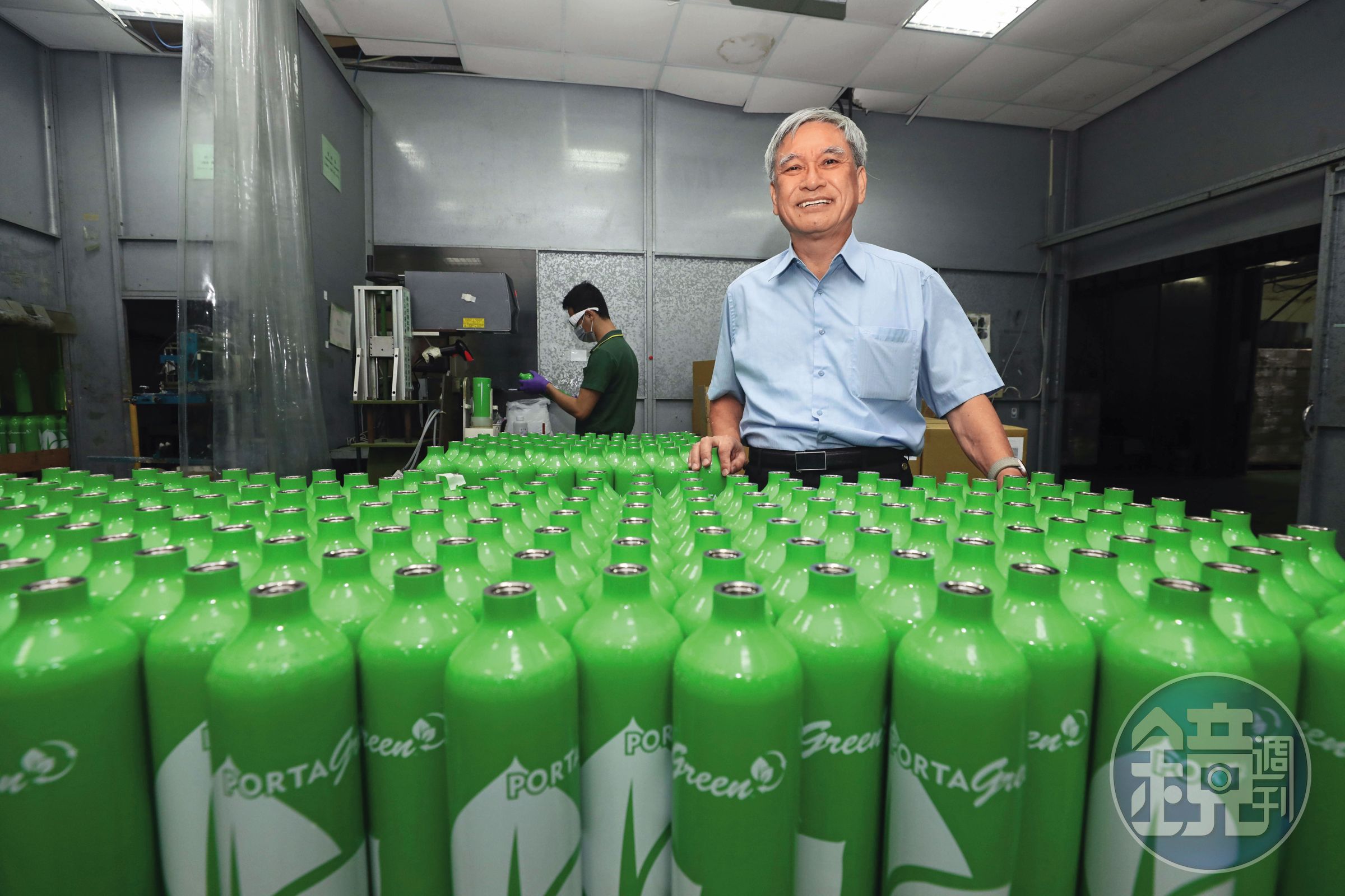 漂亮的高壓氣瓶是裝精密氣體的校驗瓶，年出貨20、30萬支給全球氣體龍頭Linde，益材也是其唯一供應商。翁冠群花了6年時間迎來這第一個高端客戶。