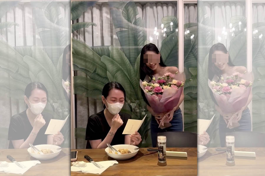 女兒獻花歡度母親節小S開心不已。（翻攝自小S臉書）