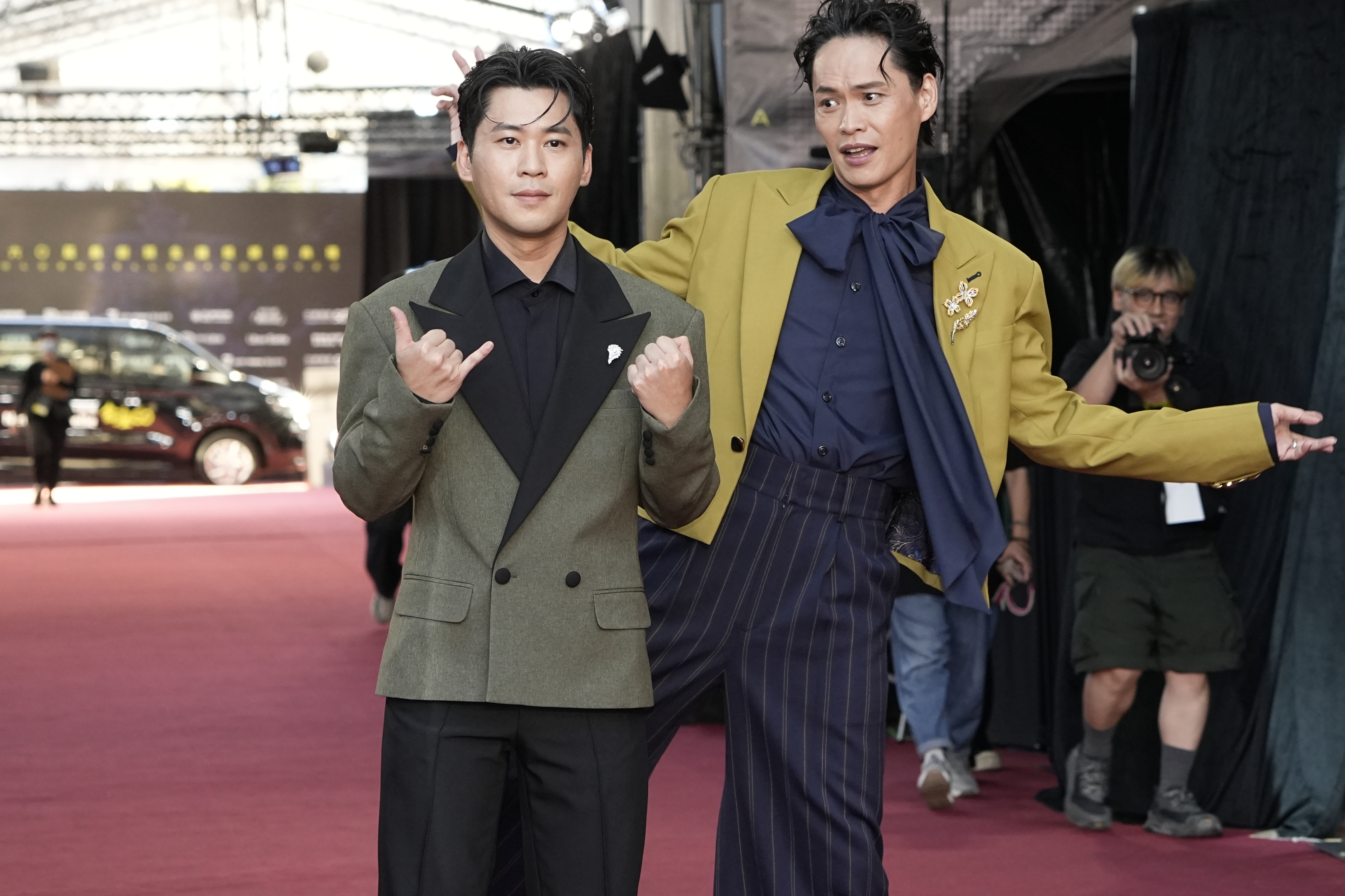 紅毯主持人黃迪揚、黃鐙輝。