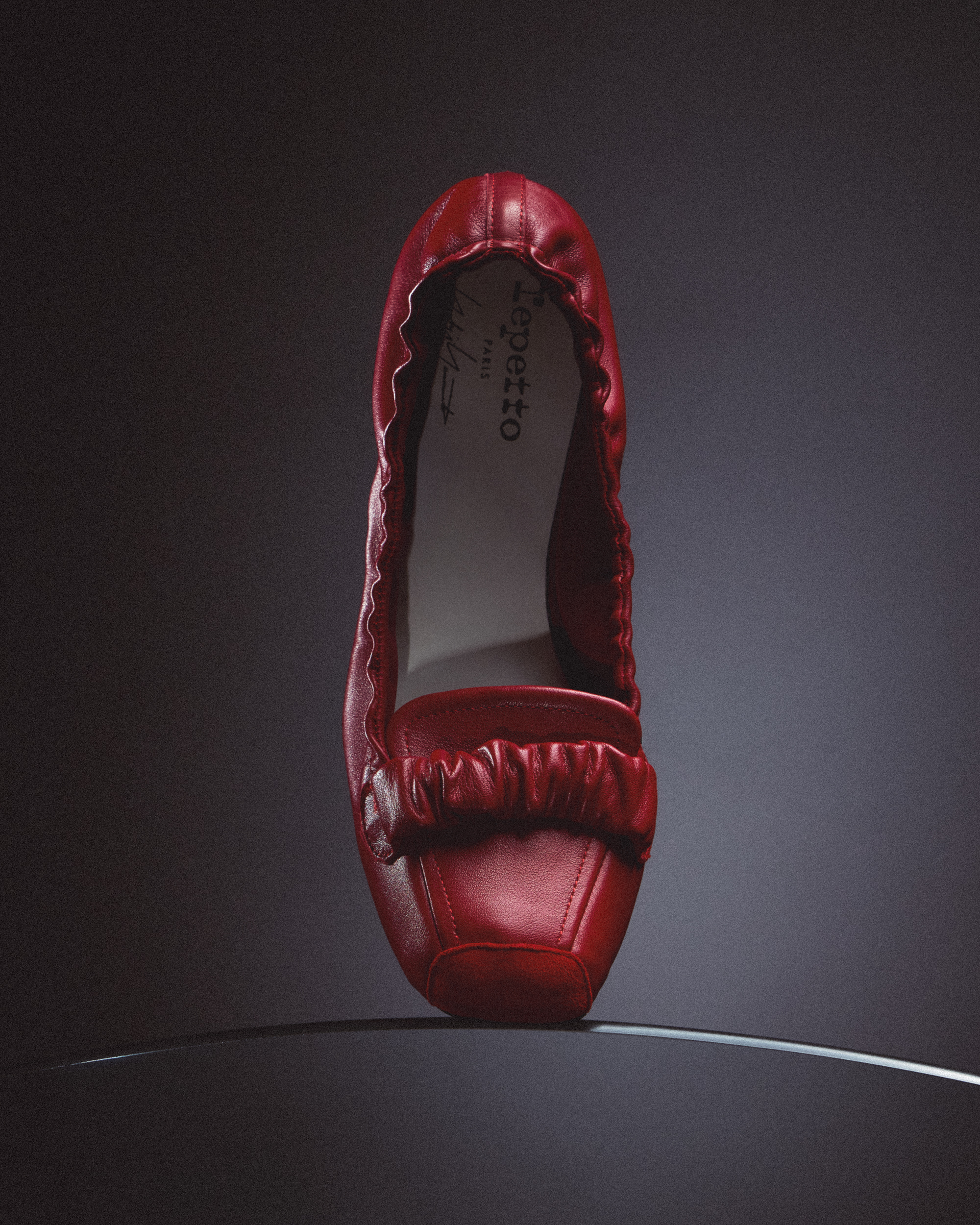 Repetto X Yohji Yamamoto聯乘系列(熾烈紅)。價格店洽(永三提供)