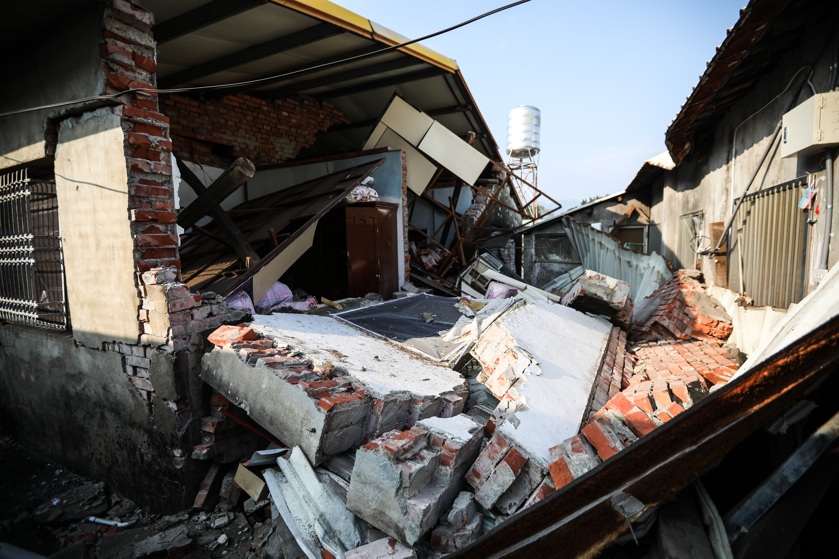 嘉義大埔地震造成台南楠西區許多民宅受損嚴重。