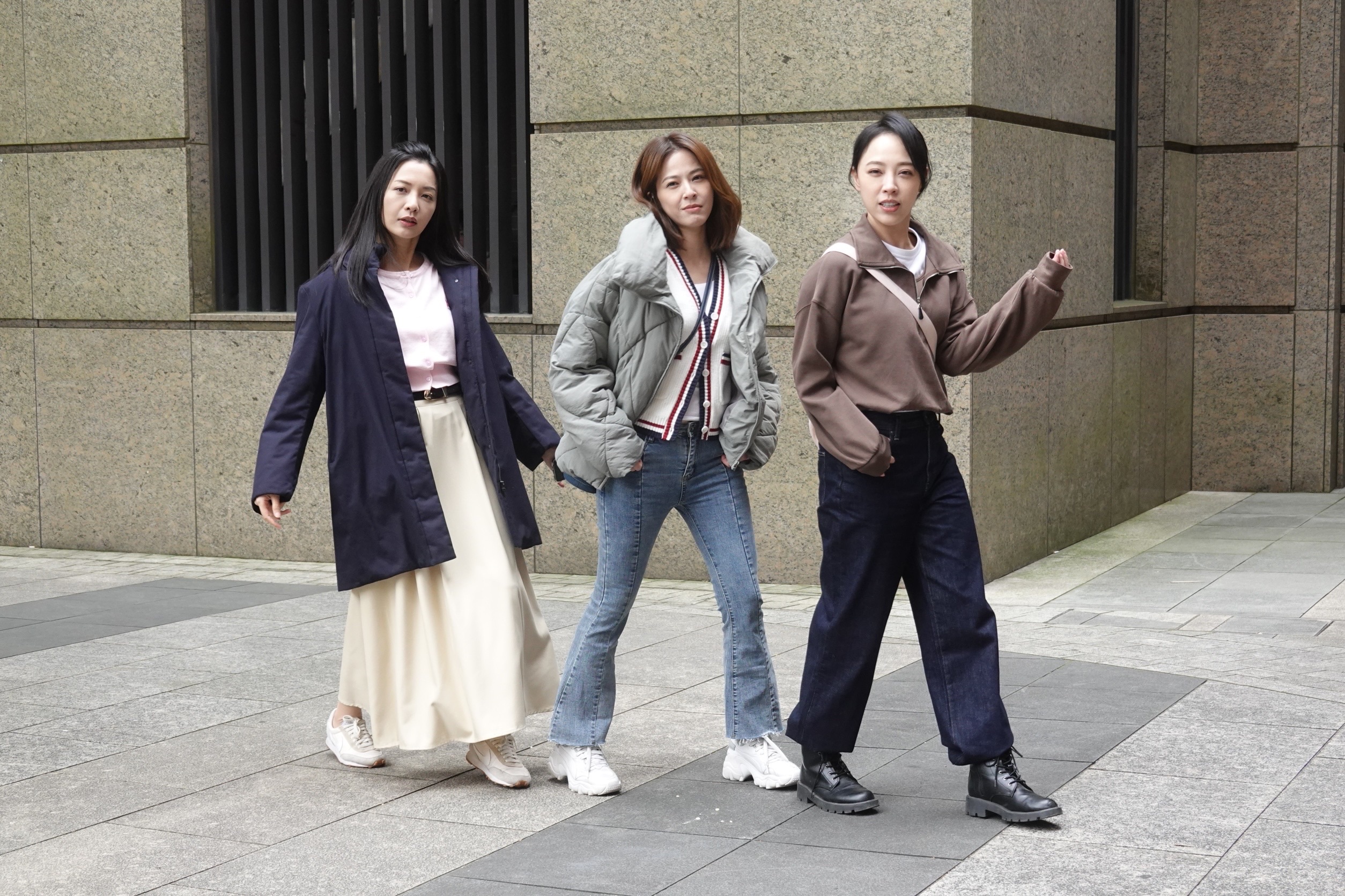 何蓓蓓（左）、蘇晏霈（中）、林筳諭（右）在民視《好運來》成好姐妹，第一場戲建立起革命情感。（民視提供）