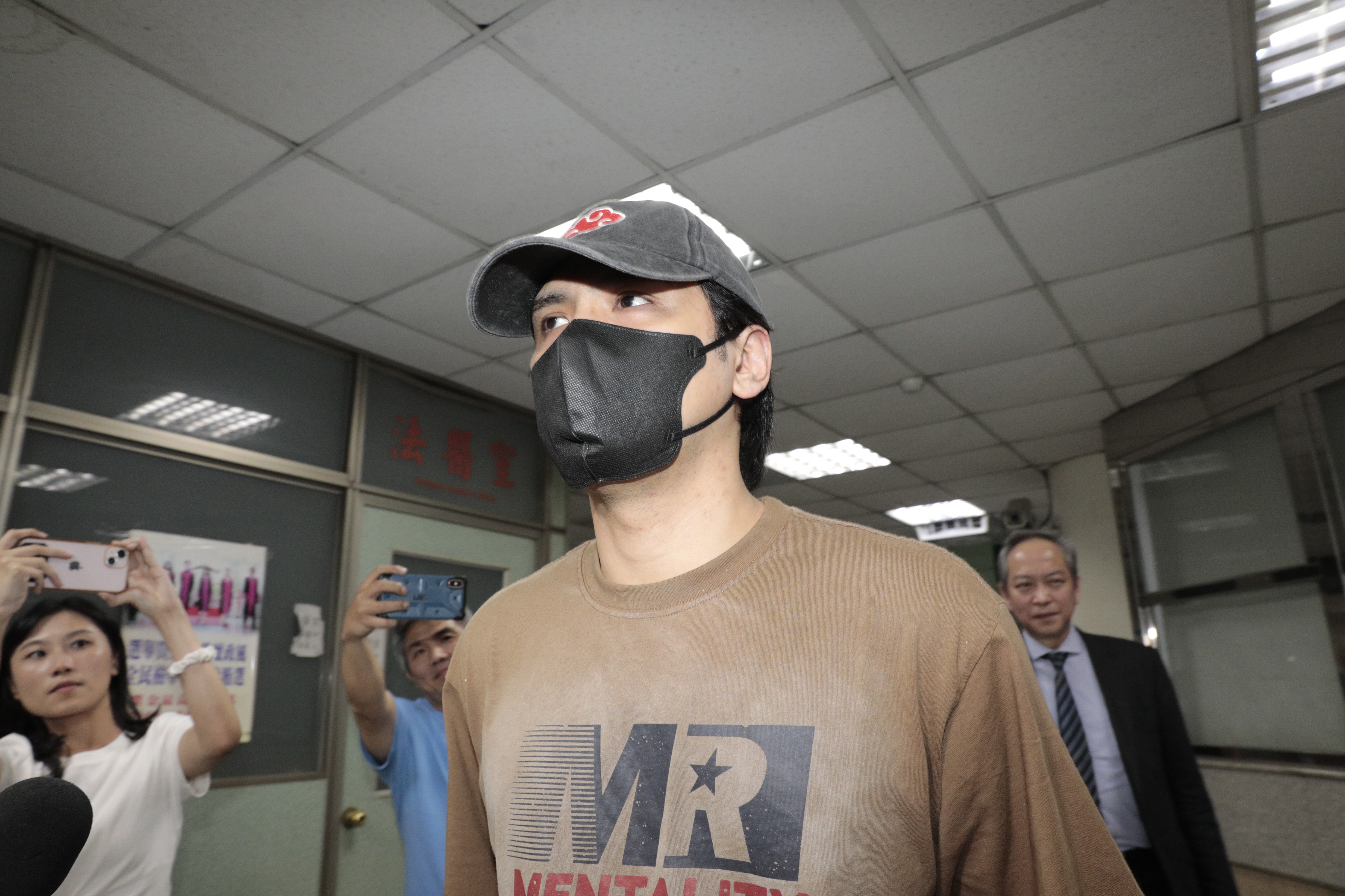 陳零九以高血壓為由逃兵，讓婁峻碩急表明自己免役原因。