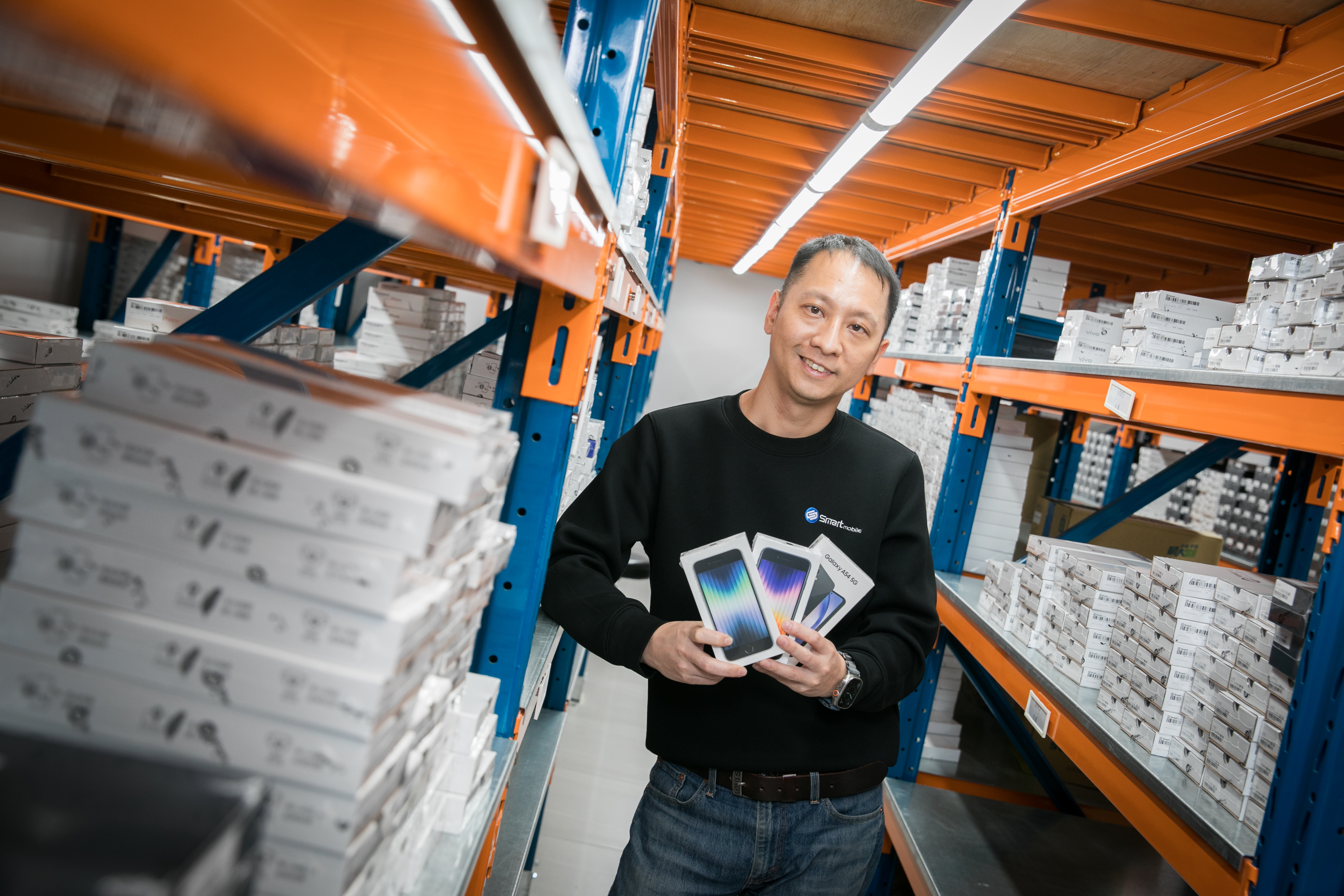 創宇通訊總經理莊涵凱在手機產業一待27年，從跑單幫少年身變身二手手機霸主，是全台最大二手手機商。