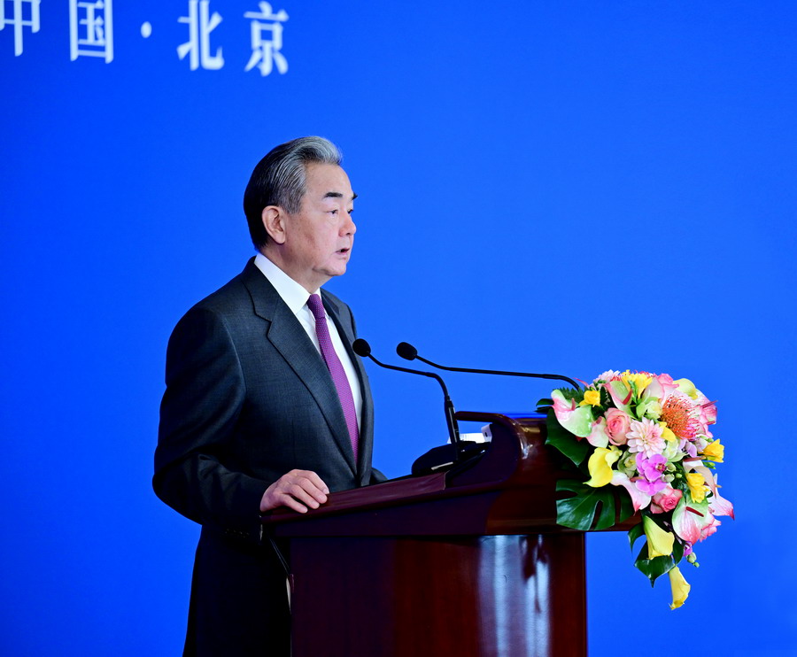 中國外交部長王毅昨發言,稱今年是台灣回歸祖國80週年,「實現祖國完全統一,是依法維護國家主權和領土完整,是我們必須完成的歷史使命。」(翻攝自中國外交部網站)