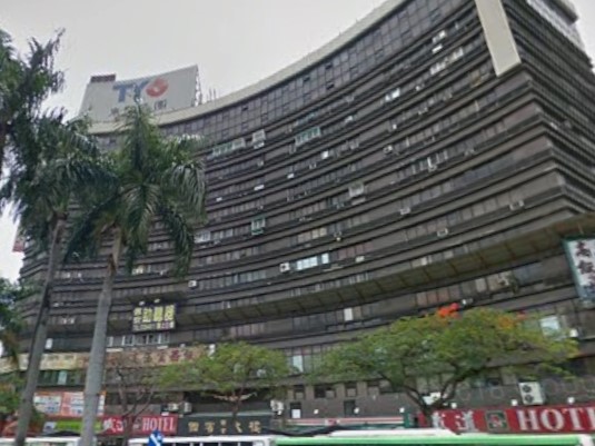 一名住在台中市的江姓屋主南下處理未繳的大樓管理費時，竟發現自己閒置多年的套房內住著陌生男子。（翻攝自Google Maps）