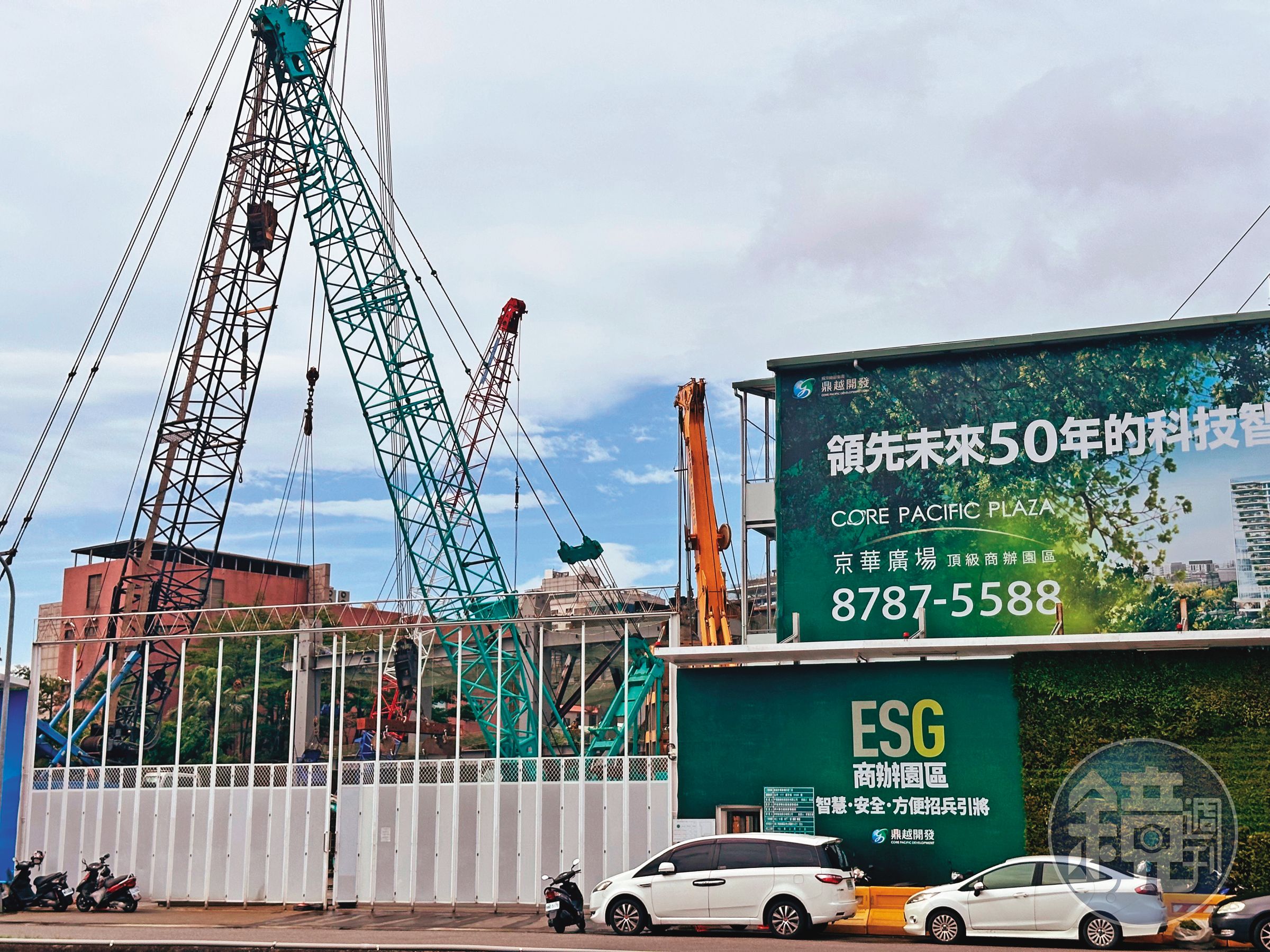 京華城改建成京華廣場案,柯文哲涉收賄放寛容積率,讓建案增值逾百億元。