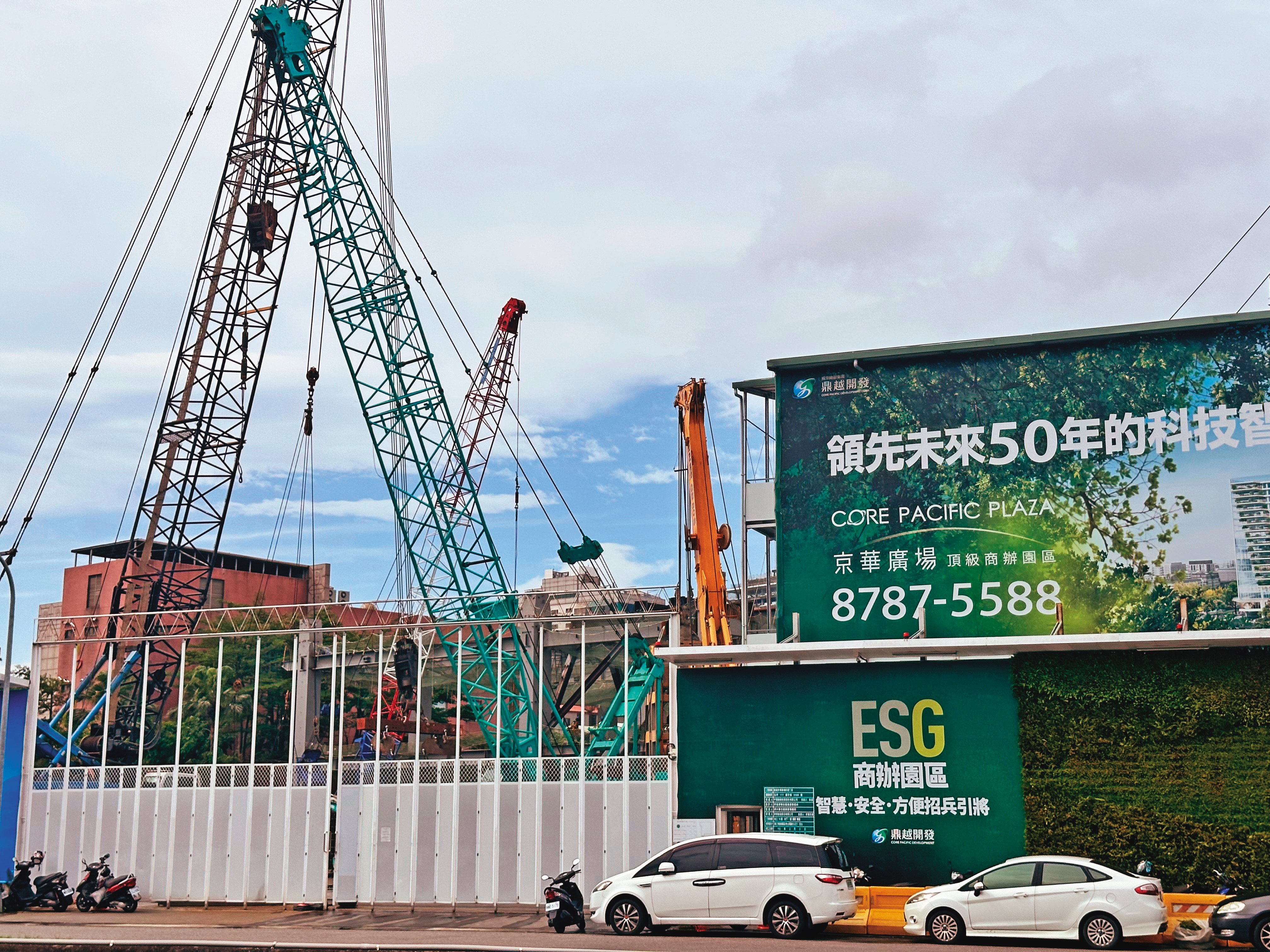 京華城改建成京華廣場案，柯文哲涉收賄放寛容積率，讓建案增值逾百億元。