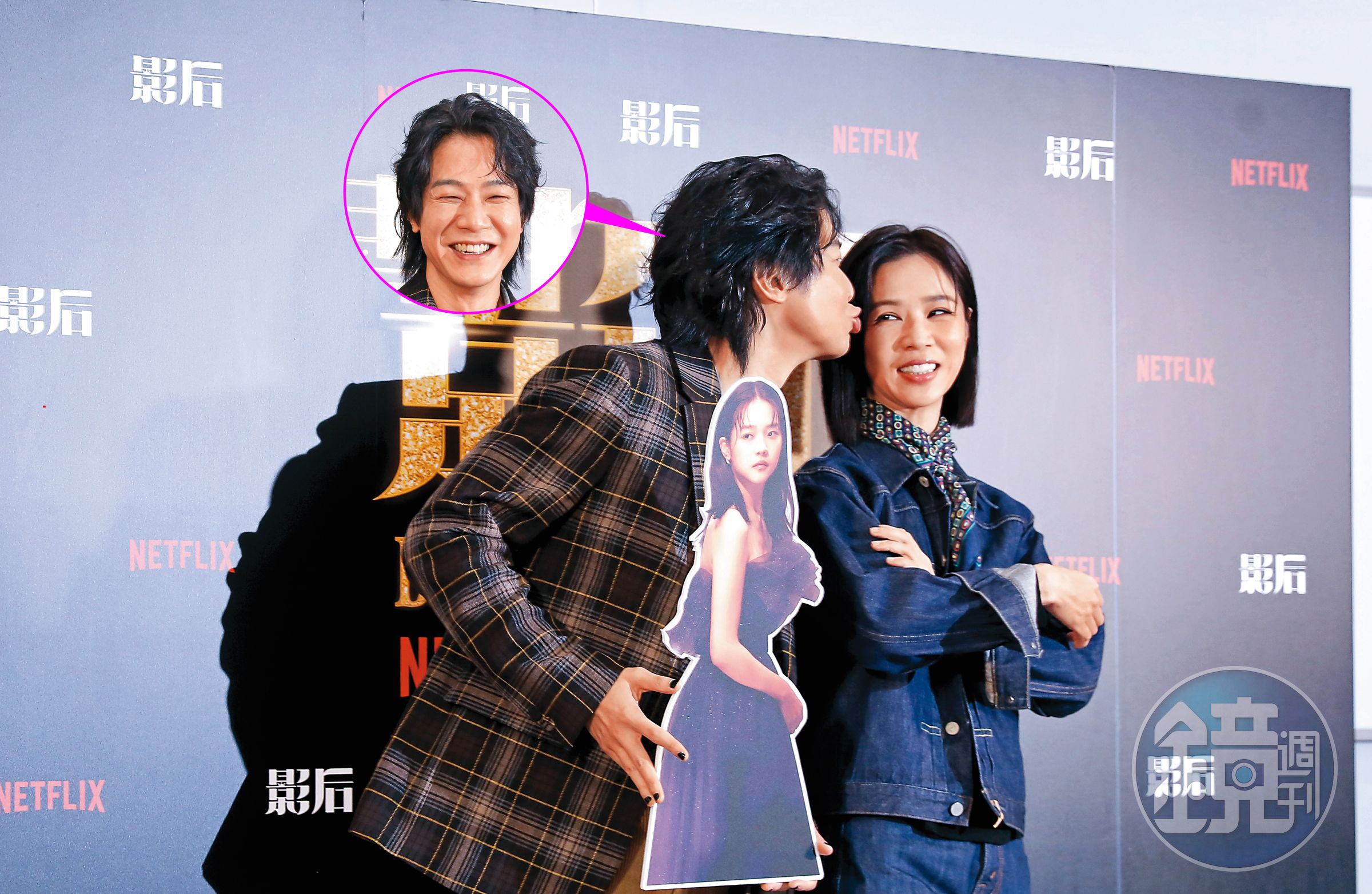 薛仕凌（左）不吹口哨，改親幾咧，一旁的謝盈萱（右）表情逐漸母湯。