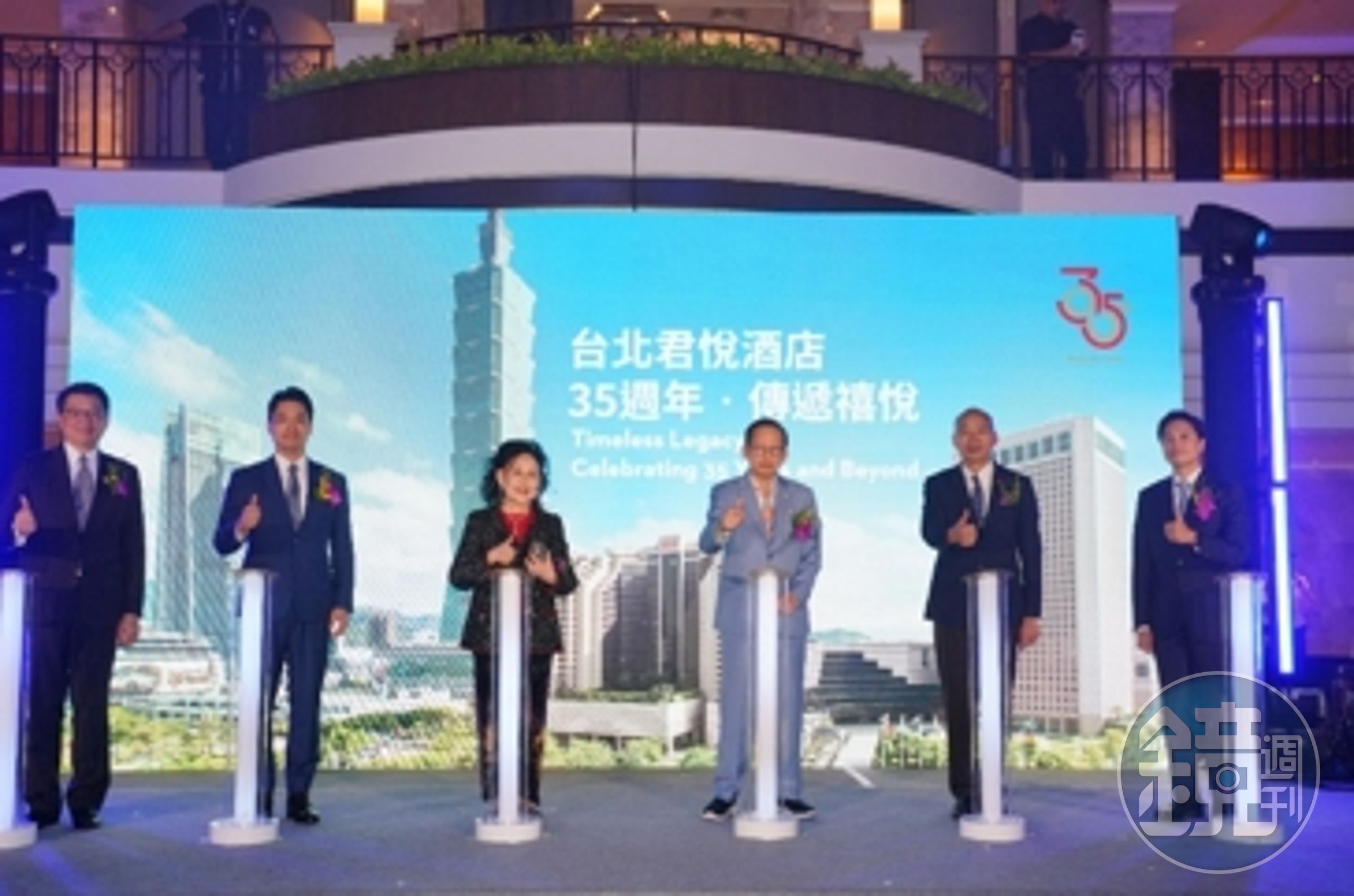 立法院院長韓國瑜、台北市長蔣萬安聯袂出席，顯見台北君悅在台灣觀光飯店指標性。包括豐隆集團三代、現為城市酒店集團營運長郭益升（右1）也出席慶賀。
