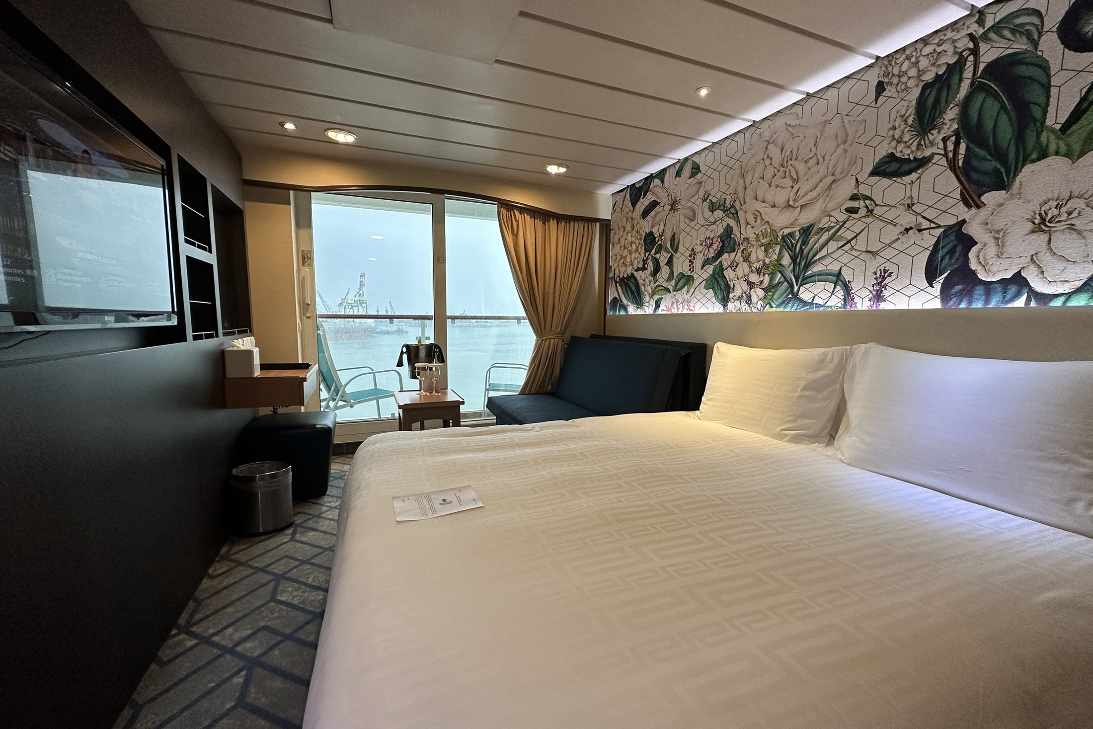 「麗星郵輪探索星號」提供多元房型，其中被譽為「最舒適家庭房」的露台房，擁有專屬陽台，能隨時享受海景。