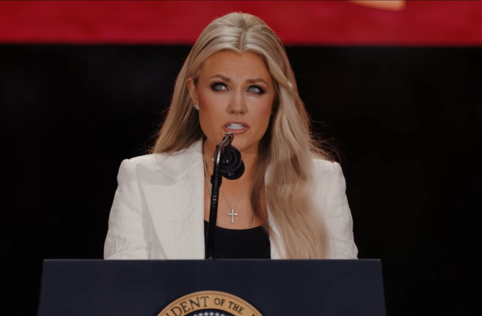 艾瑞卡在追思會上演說，令全場動容。（翻攝The White House YouTube頻道）